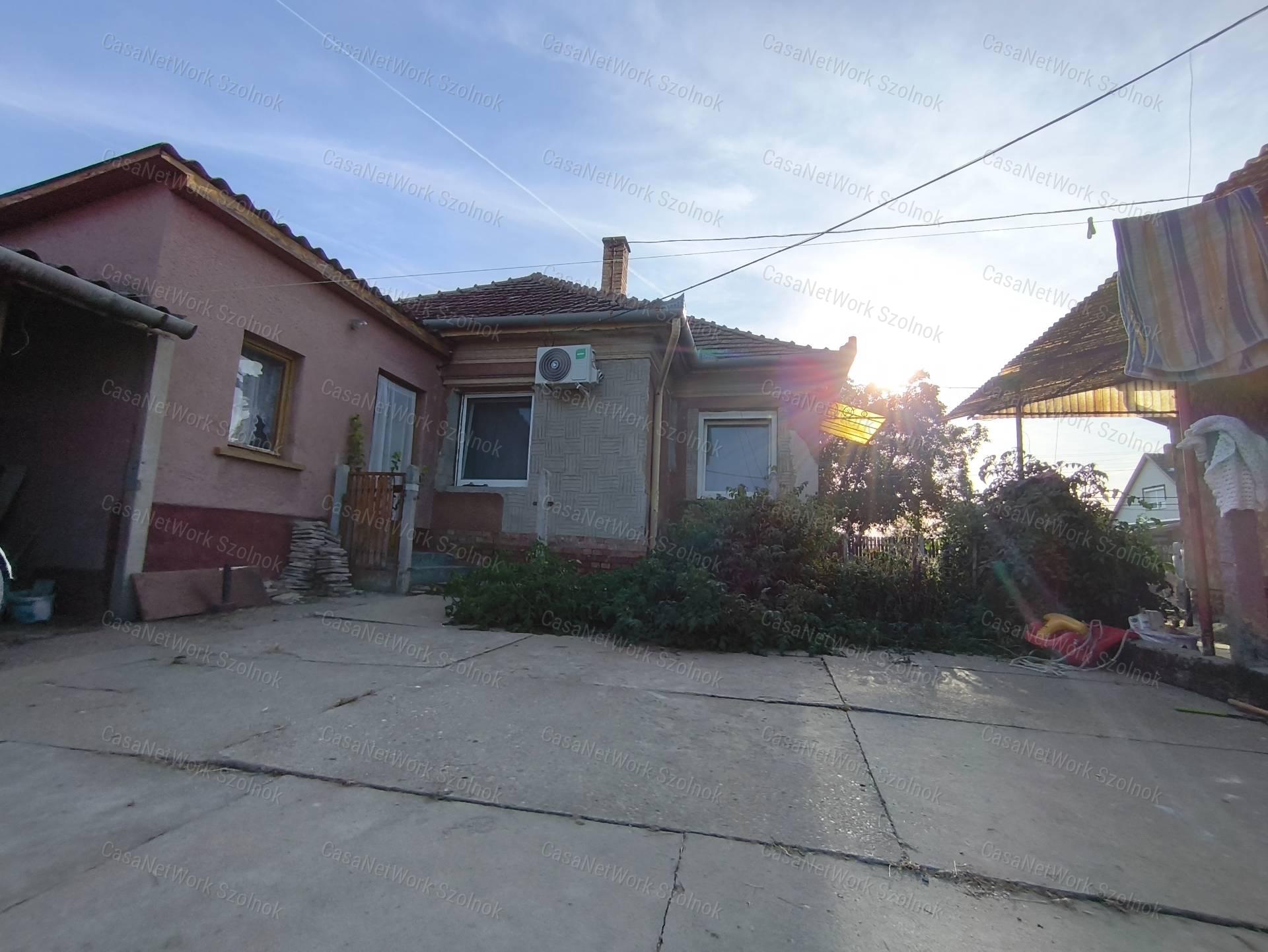 Családi ház Abonyban,garázzsal
