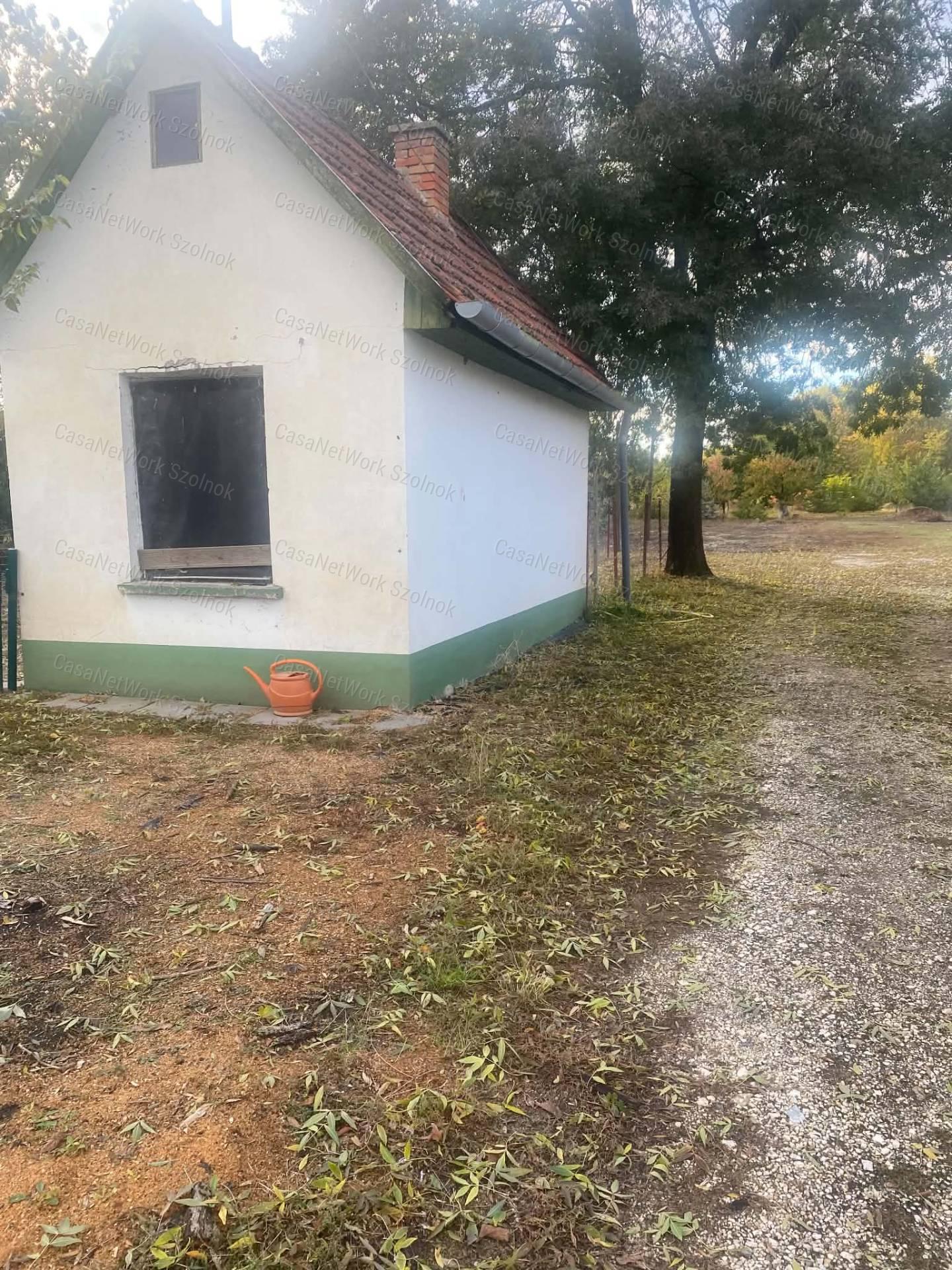 Szolnokon a Békás utcában ingatlan eladó!