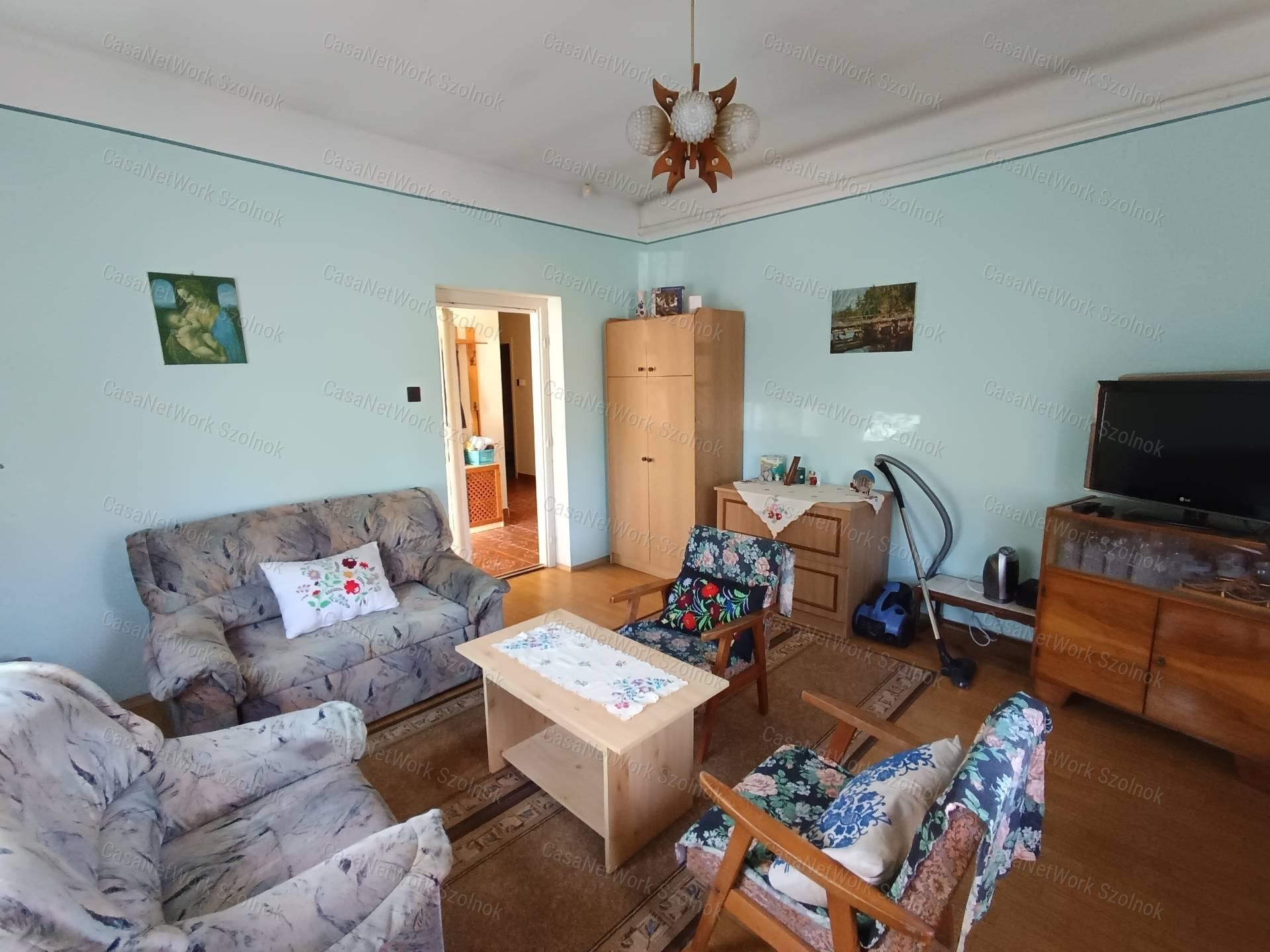 Kiváló állapotú, jó lokációval randalkező Csamői családi ház eladó