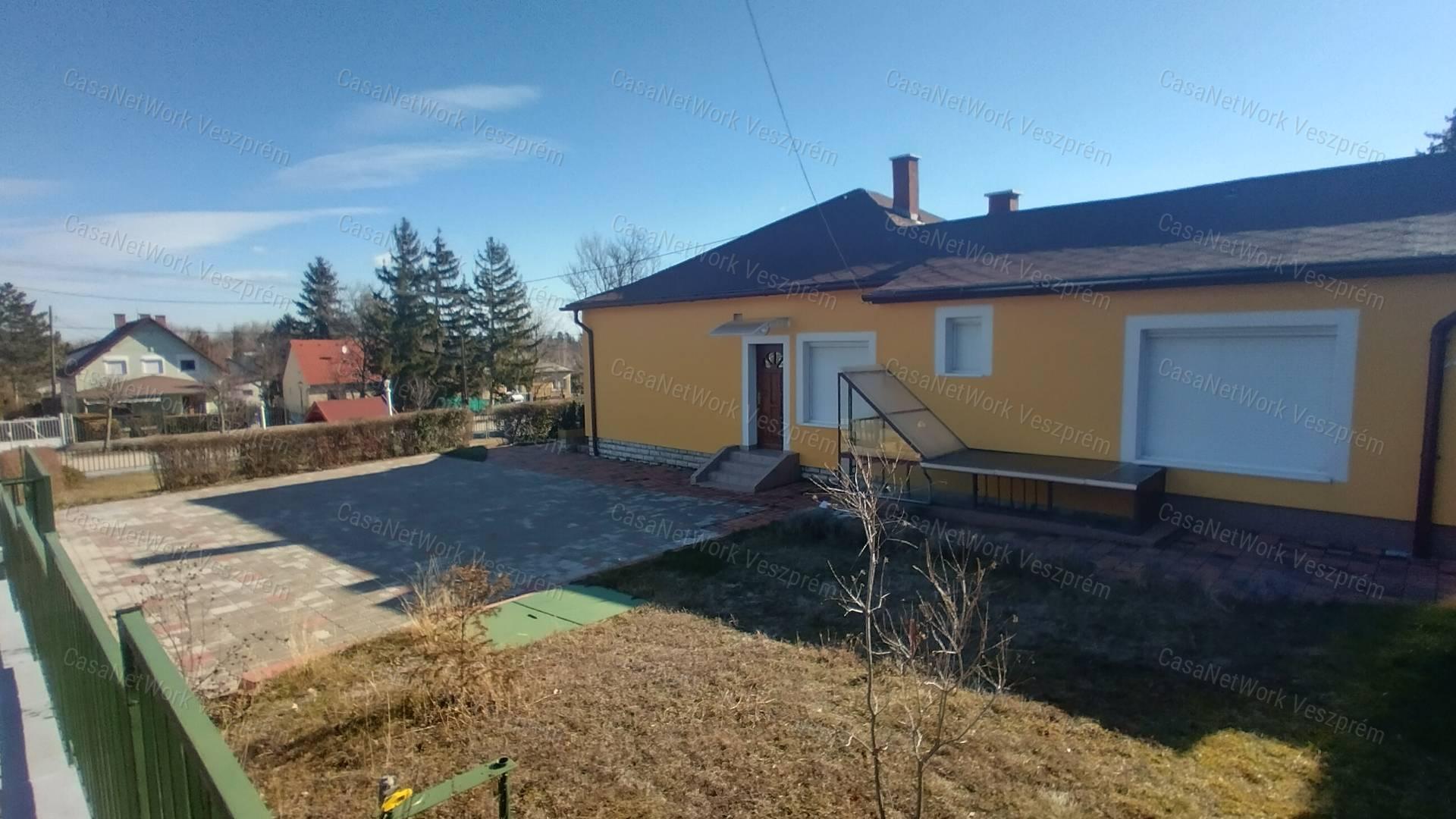 Eladó Csopaki panzió a Balatonról 250 méterre !