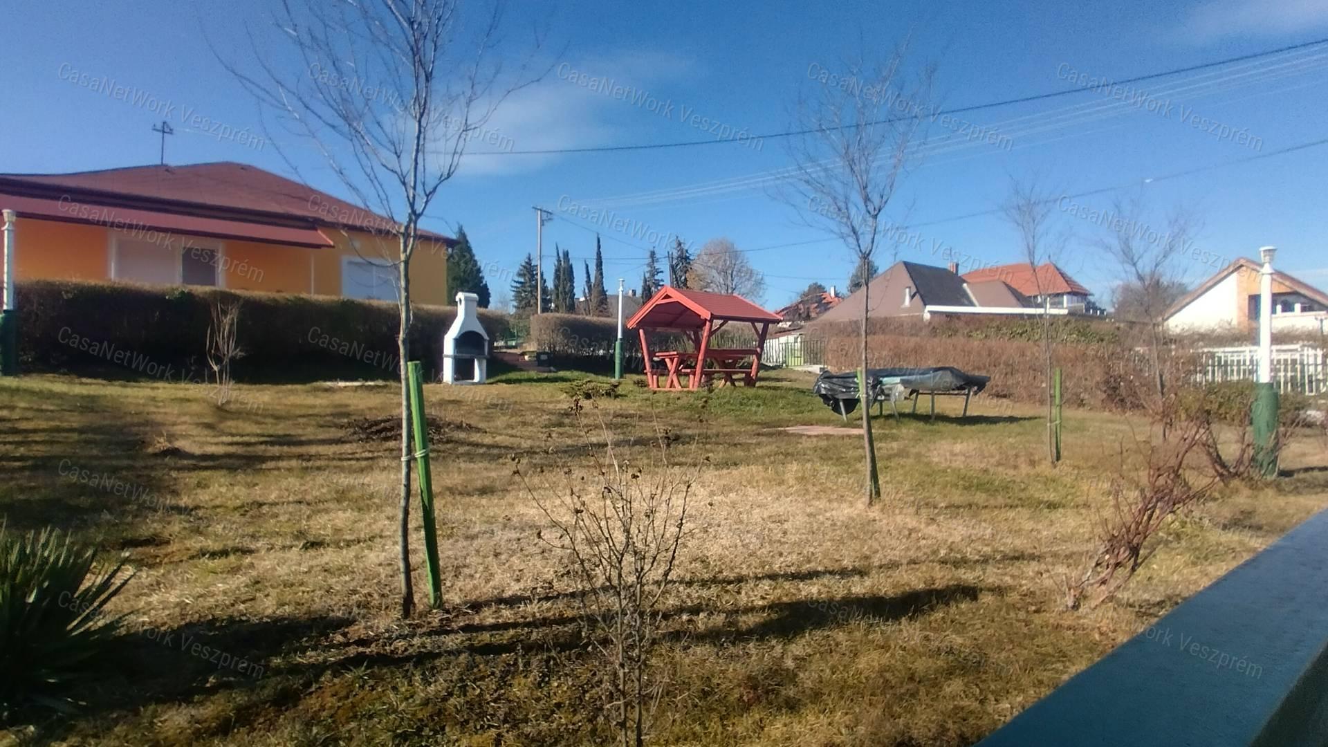Eladó Csopaki panzió a Balatonról 250 méterre !