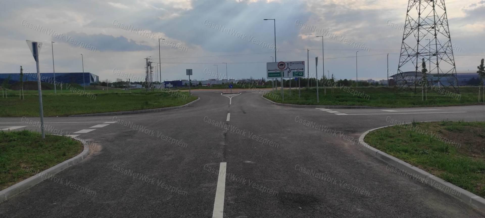 Kiváló elhelyezkedésű kereskedelmi-ipari terület eladó!