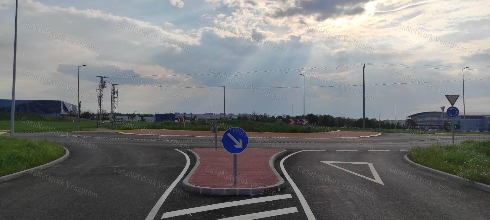 Kiváló elhelyezkedésű kereskedelmi-ipari terület eladó!