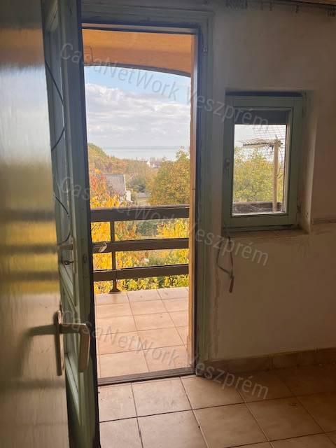 Panorámás Nyaraló Lovas, Alsóörs határán