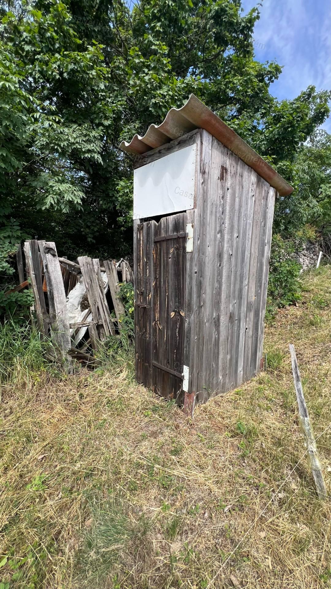3245m2 zárkert gazdasági épülettel eladó Várpalotán