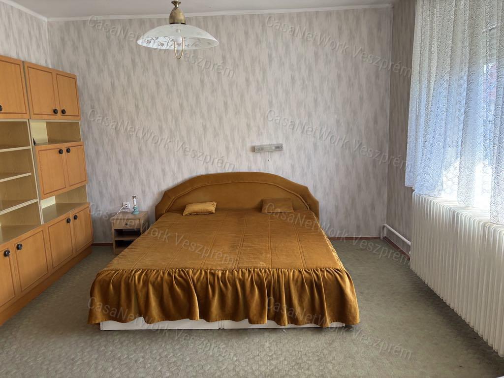CSOPAKI CSALÁDI HÁZ
