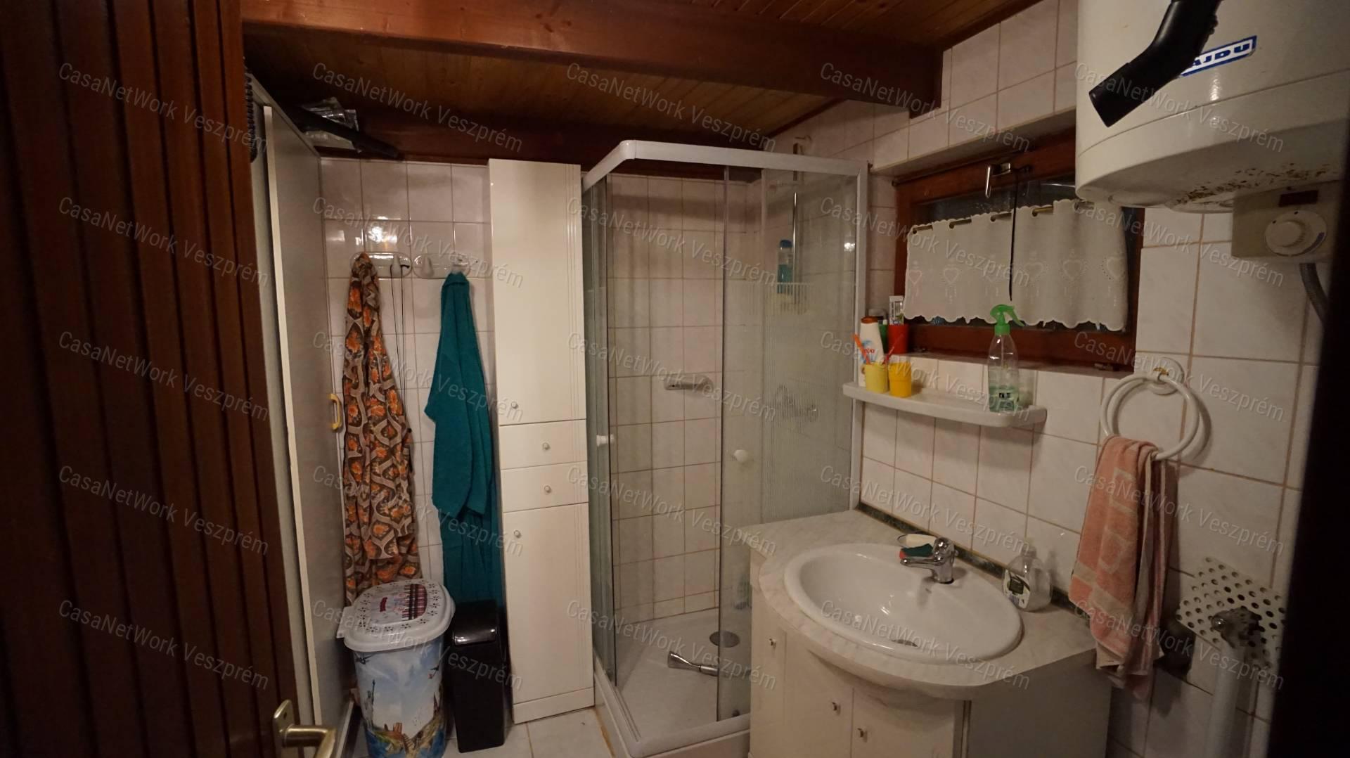 FELSŐÖRSÖN CSENDES, TERMÉSZETKÖZELI FEKVÉSŰ NYARALÓ ELADÓ