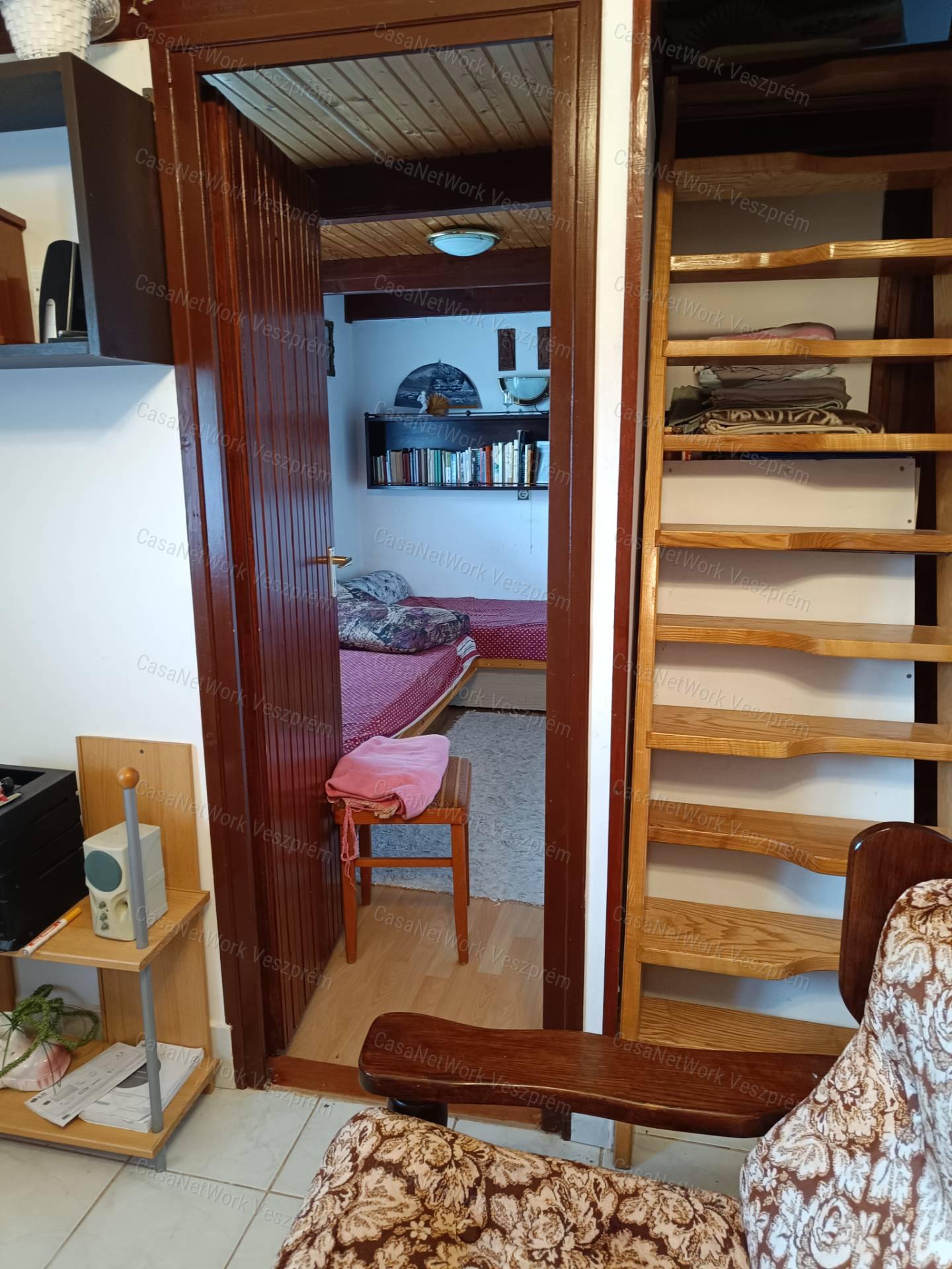 FELSŐÖRSÖN CSENDES, TERMÉSZETKÖZELI FEKVÉSŰ NYARALÓ ELADÓ