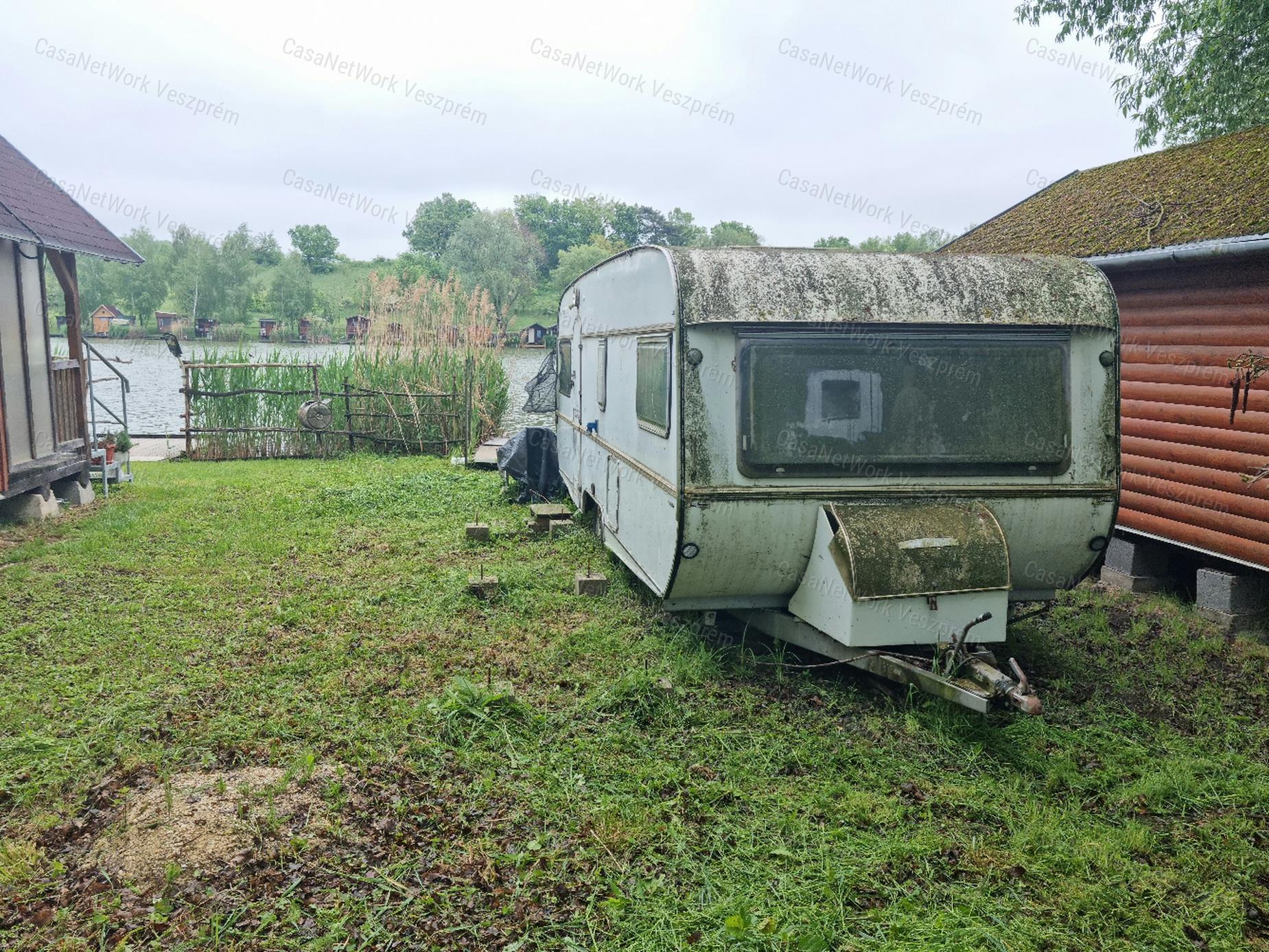 ELADÓ NYIRÁDON CSENDES, TERMÉSZETKÖZELI FEKVÉSŰ KÜLTERÜLETI INGATLAN