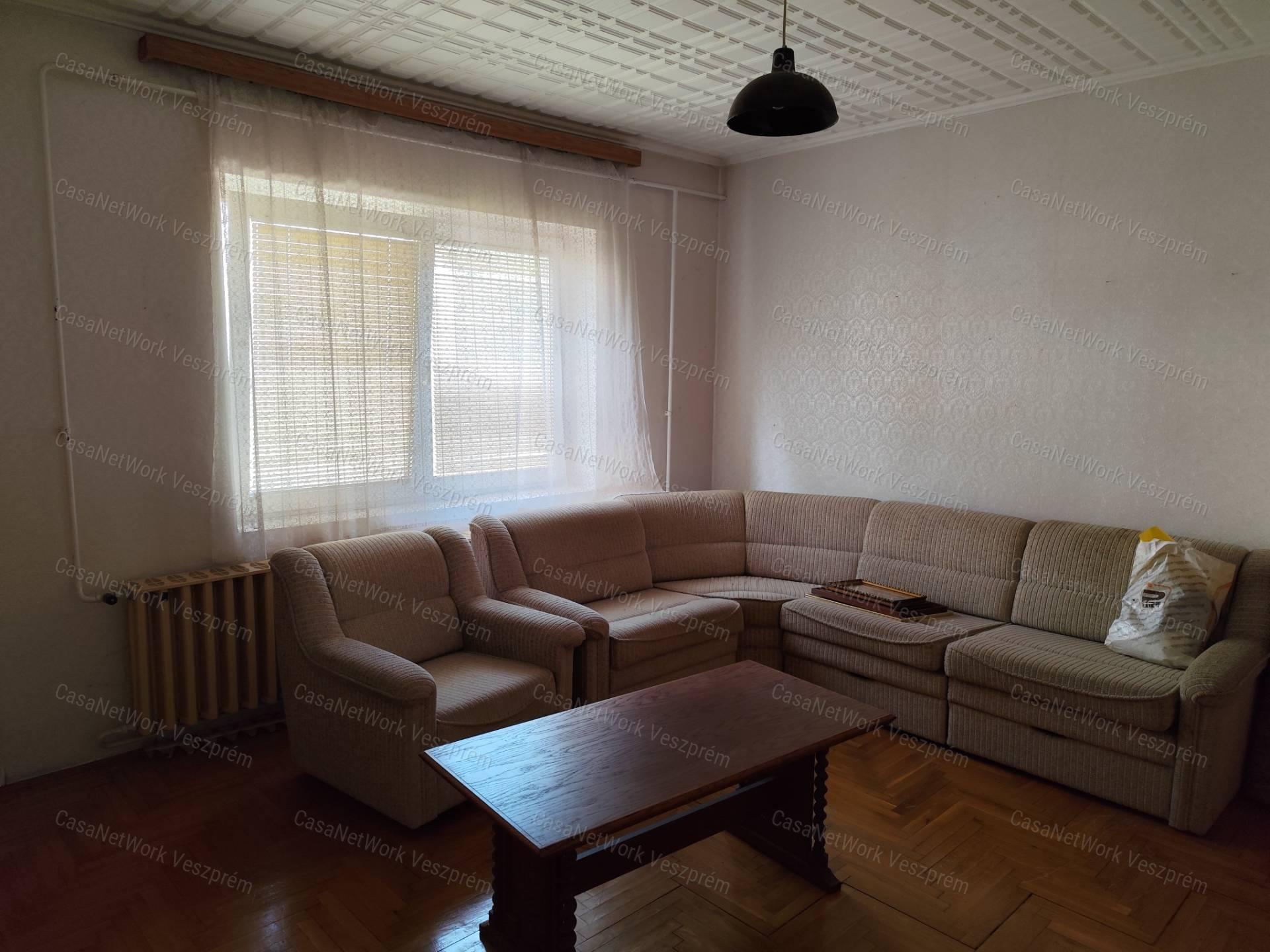 Eplényben felújítandó családi ház eladó!