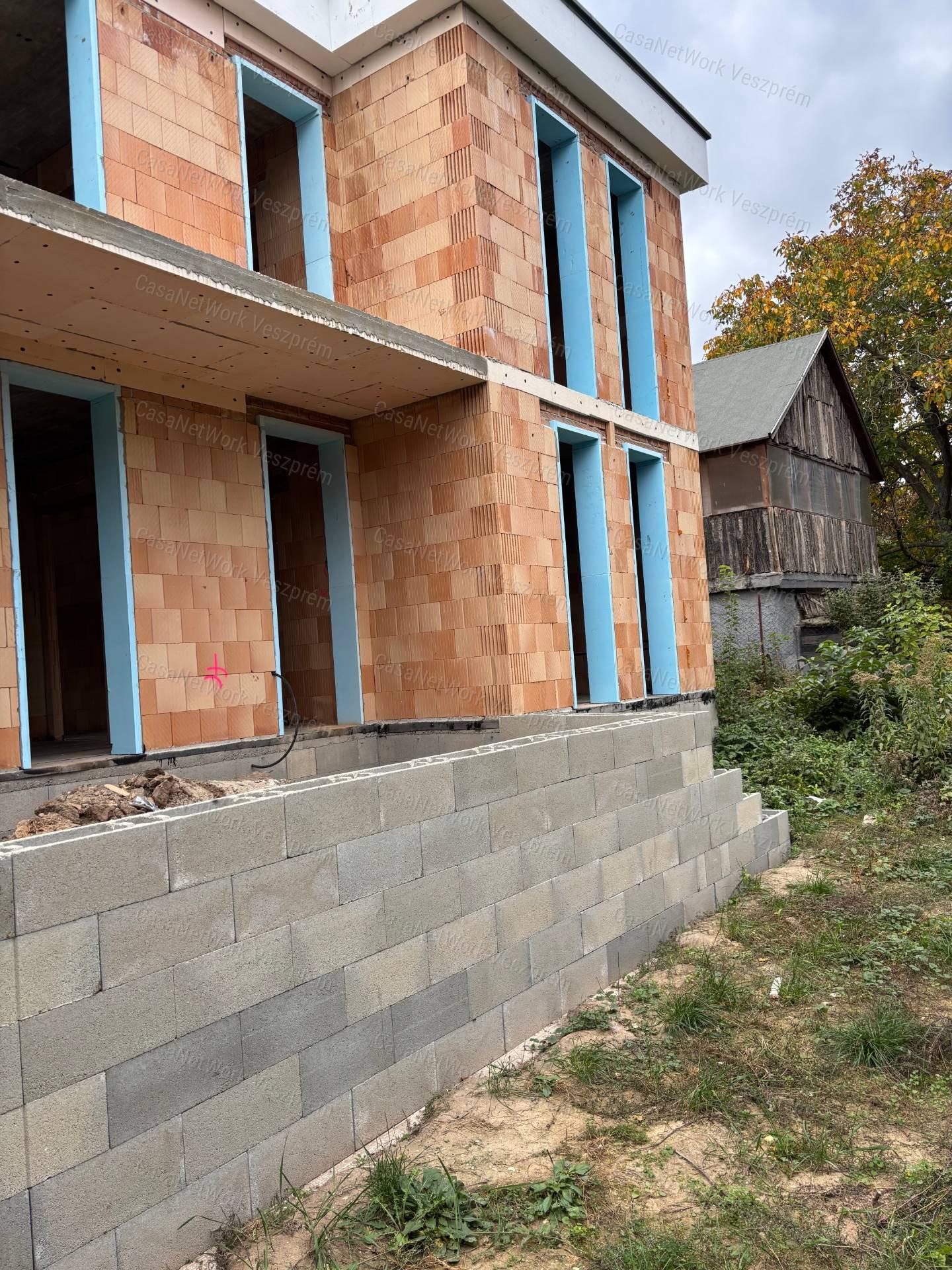 Balatonalmádiban új építésű társasházi lakás eladó