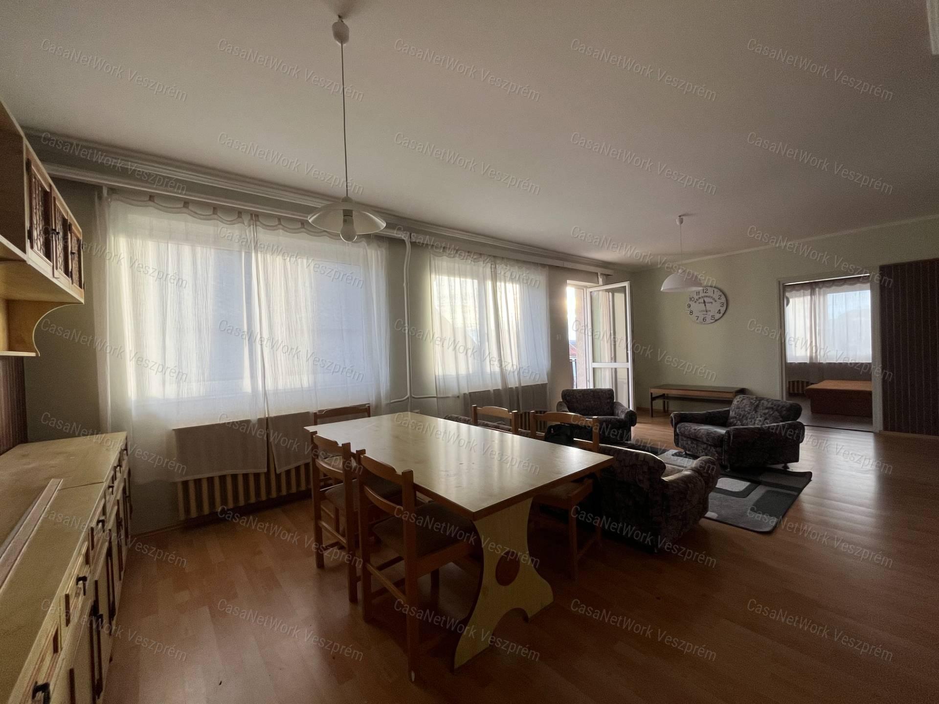 Prémium adottságú, panorámás családi ház Veszprémfajszon – frissen felújítva, beépíthető tetőtérrel