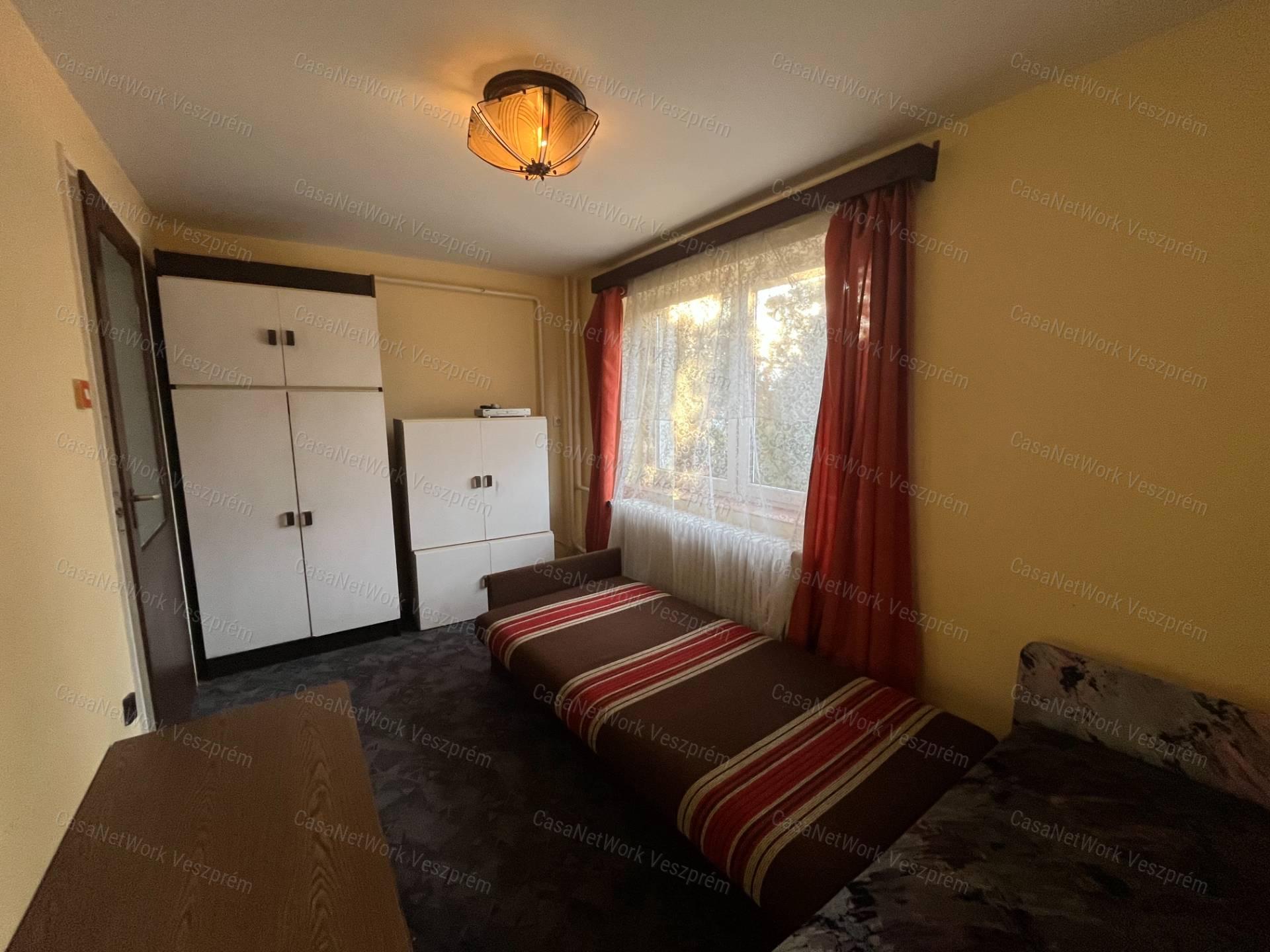 Prémium adottságú, panorámás családi ház Veszprémfajszon – frissen felújítva, beépíthető tetőtérrel