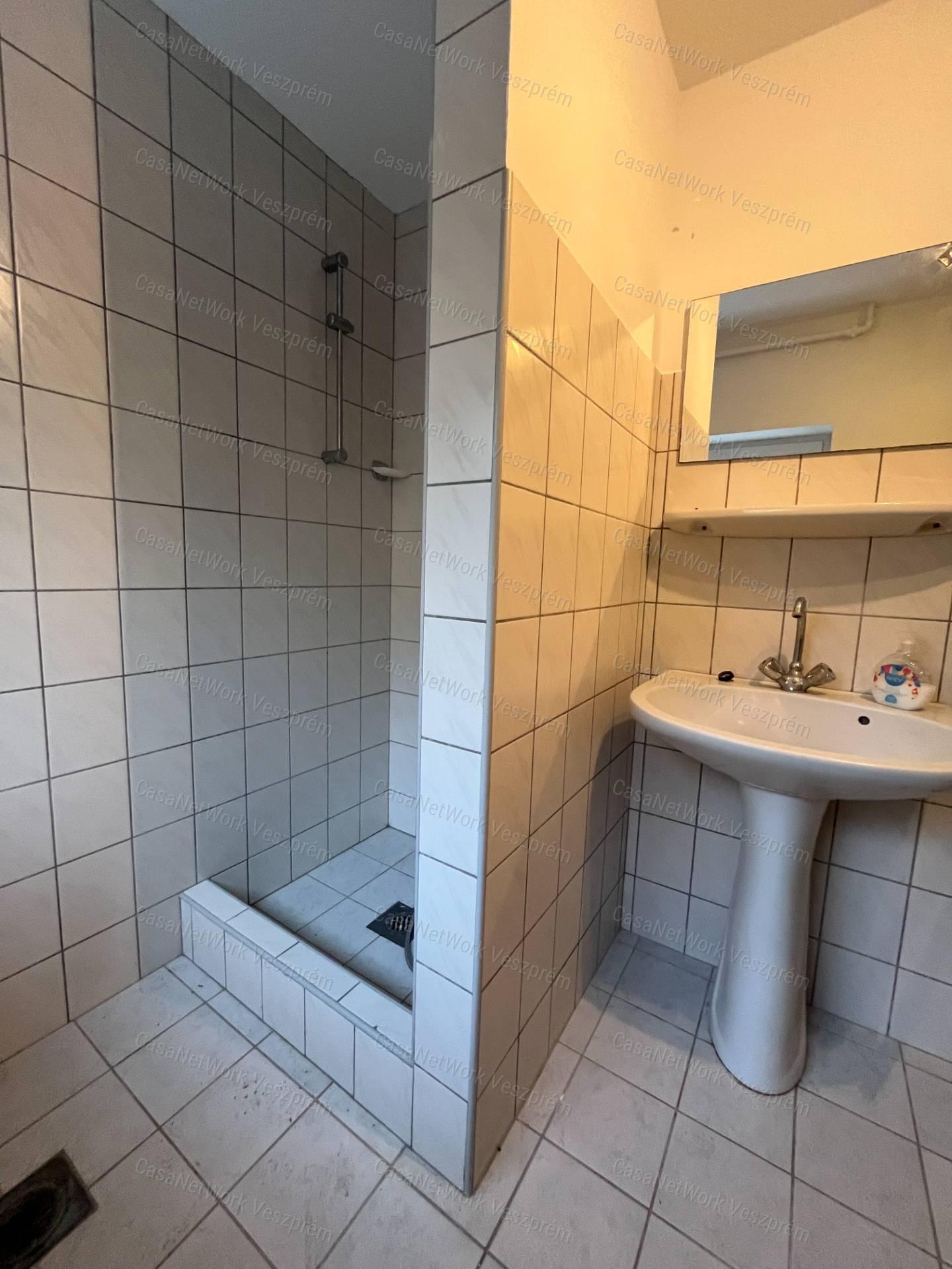 Prémium adottságú, panorámás családi ház Veszprémfajszon – frissen felújítva, beépíthető tetőtérrel