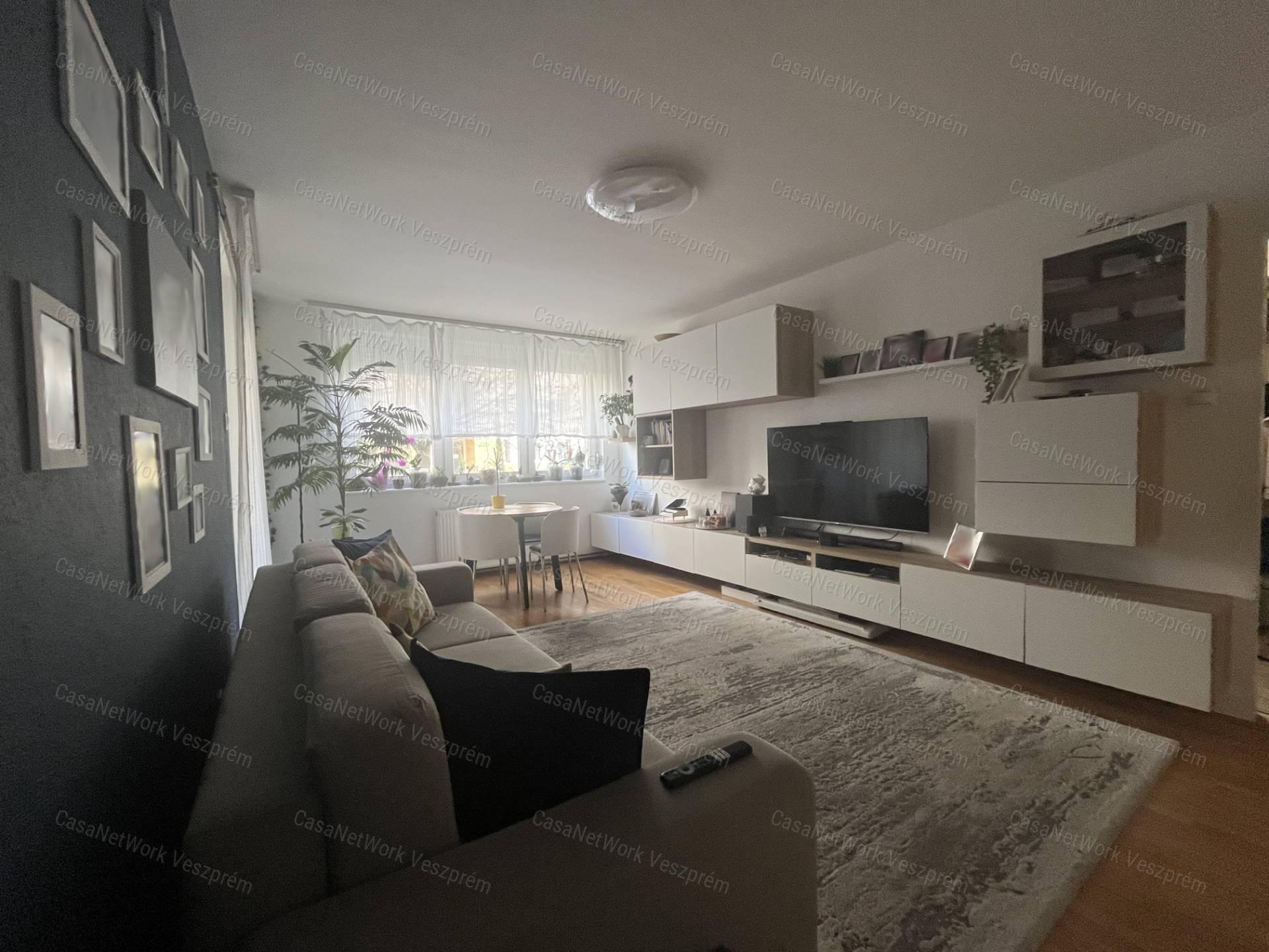 Eladó 64 m²-es földszinti lakás Veszprém, Cholnokyvárosban!