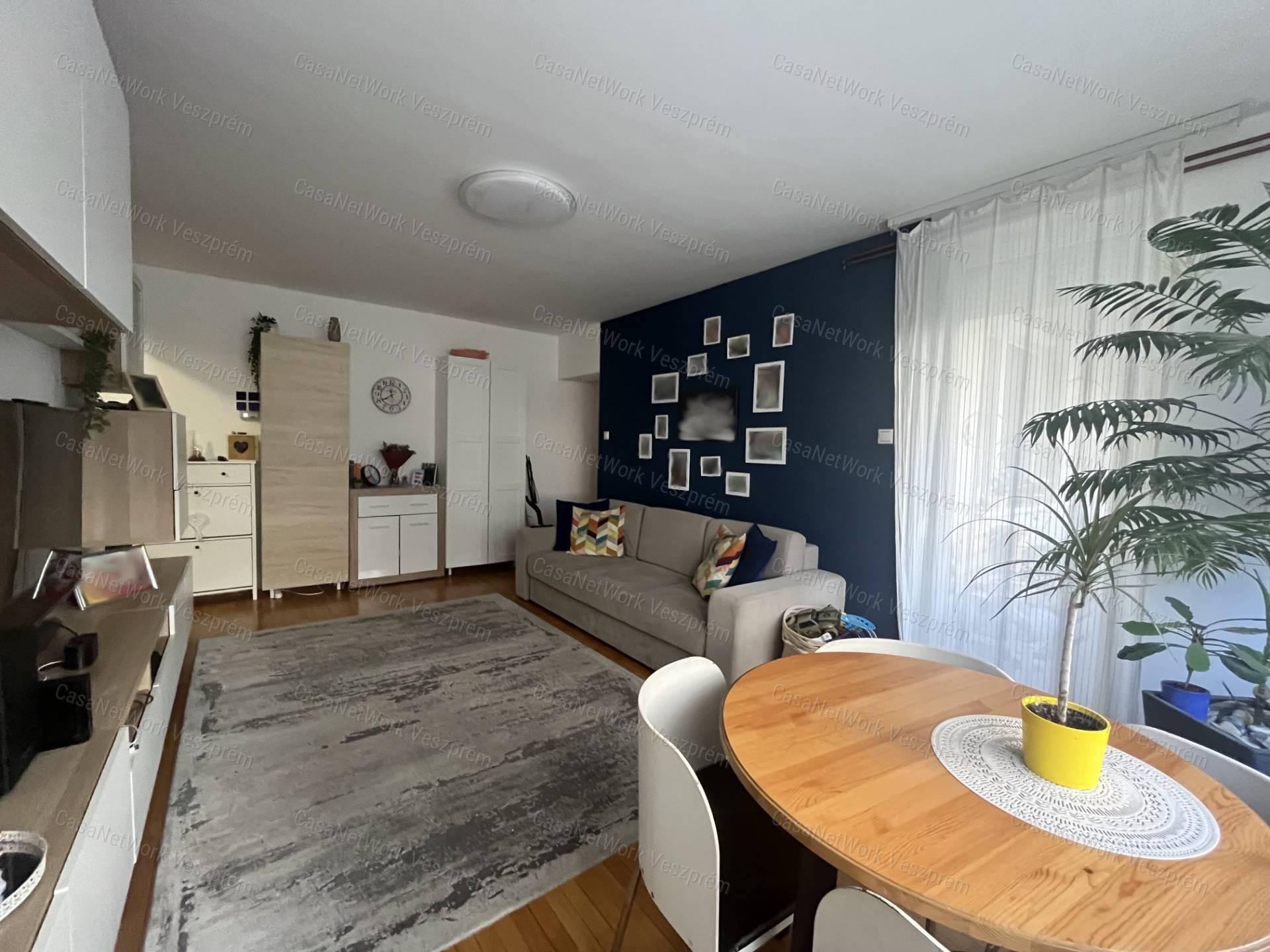 Eladó 64 m²-es földszinti lakás Veszprém, Cholnokyvárosban!