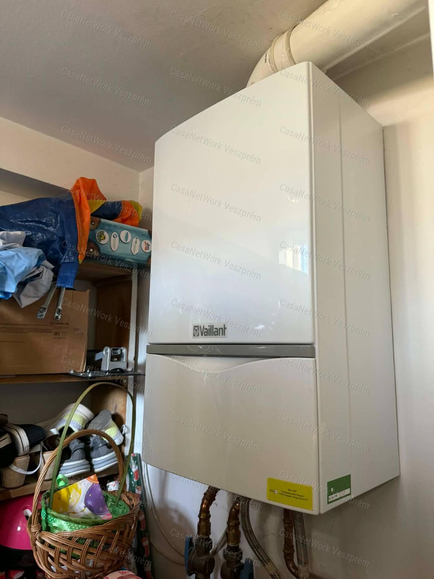Eladó 64 m²-es földszinti lakás Veszprém, Cholnokyvárosban!