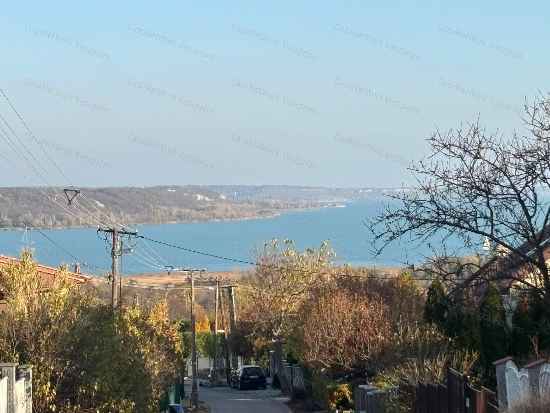 BALATONALMÁDI PANORÁMÁS LAKÁS