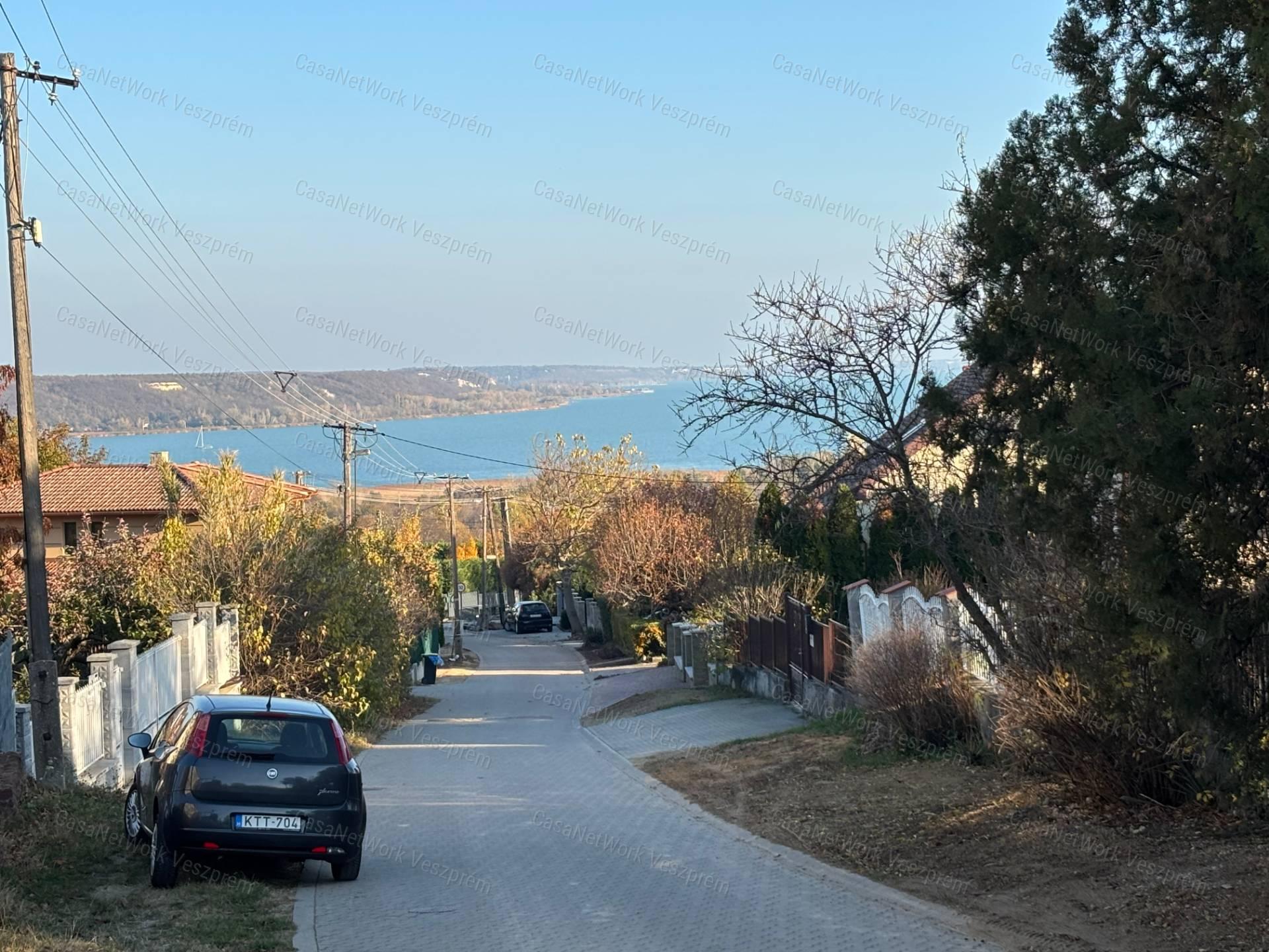 BALATONALMÁDI PANORÁMÁS LAKÁS