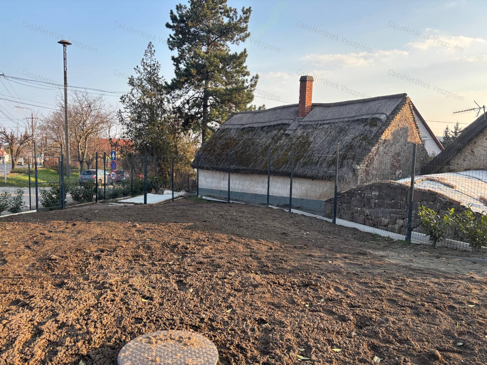 BALATONALMÁDI ÚJÉPÍTÉSŰ LAKÁS