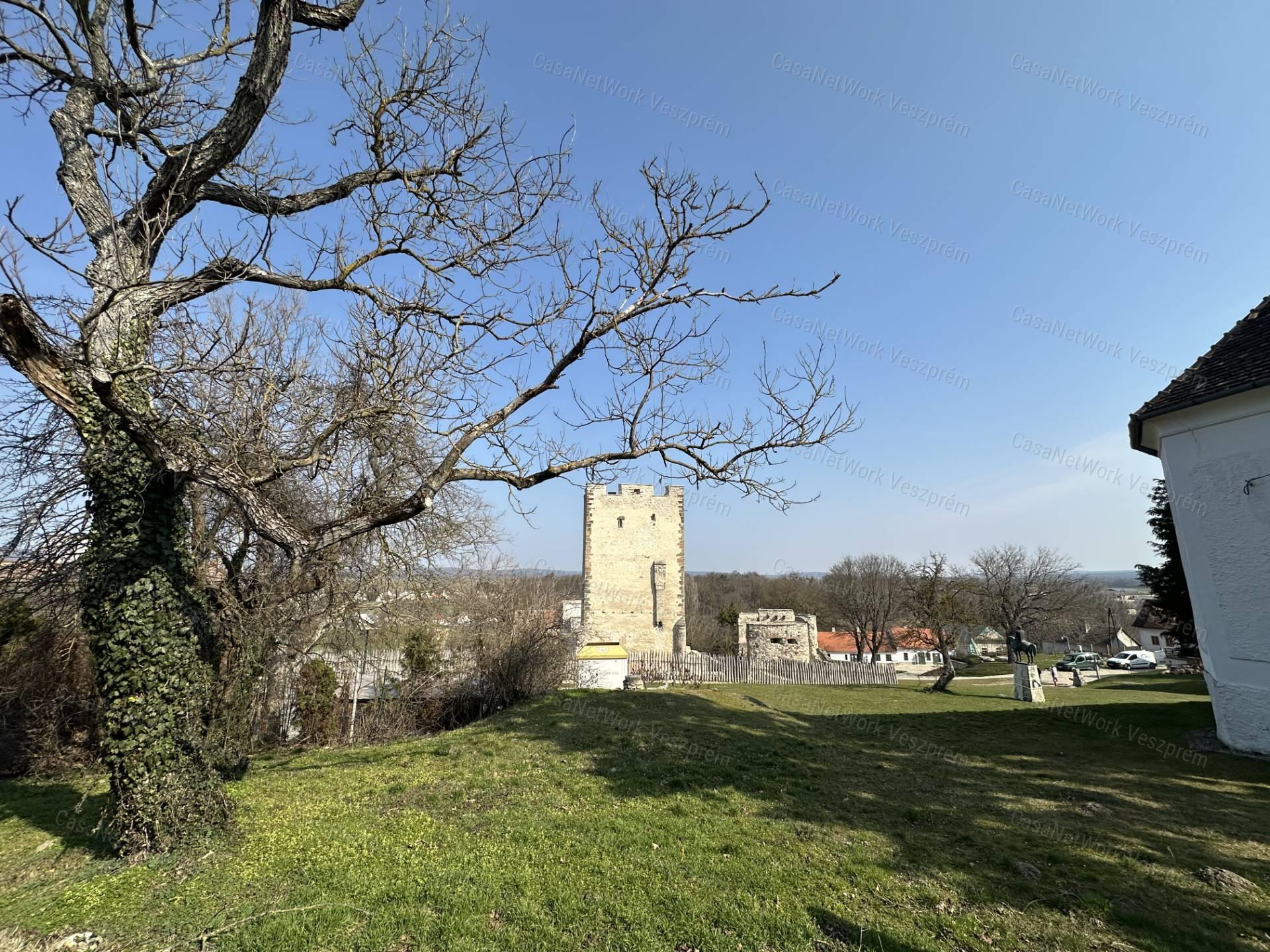 Várpanorámás családi ház Nagyvázsonyban