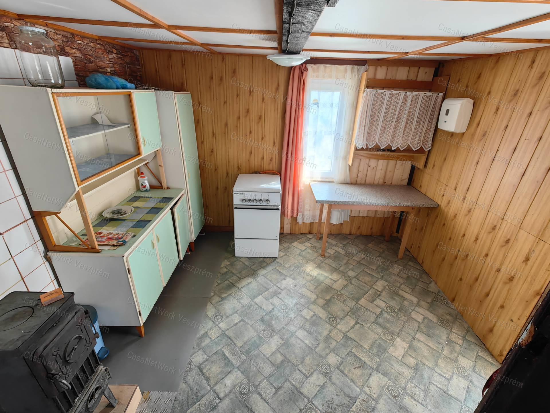 Eladó hétvégi ház Csatárhegyen