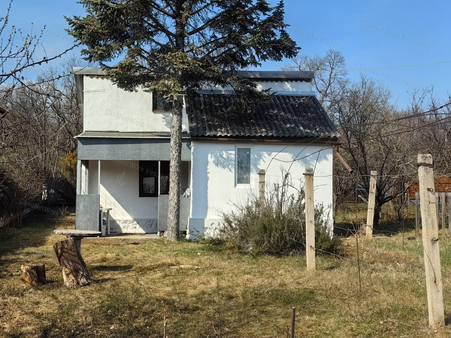 Eladó hétvégi ház Csatárhegyen
