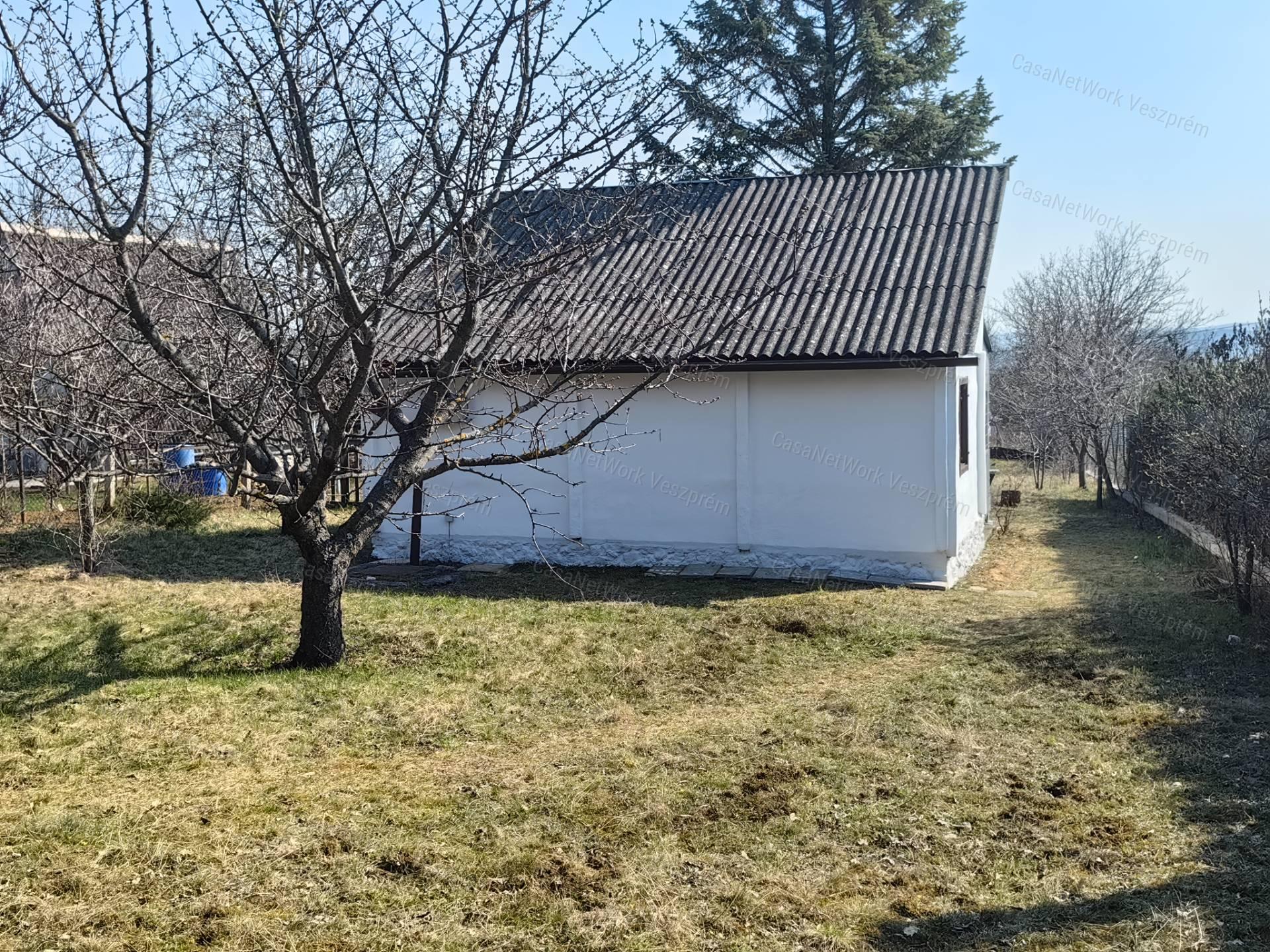 Eladó hétvégi ház Csatárhegyen