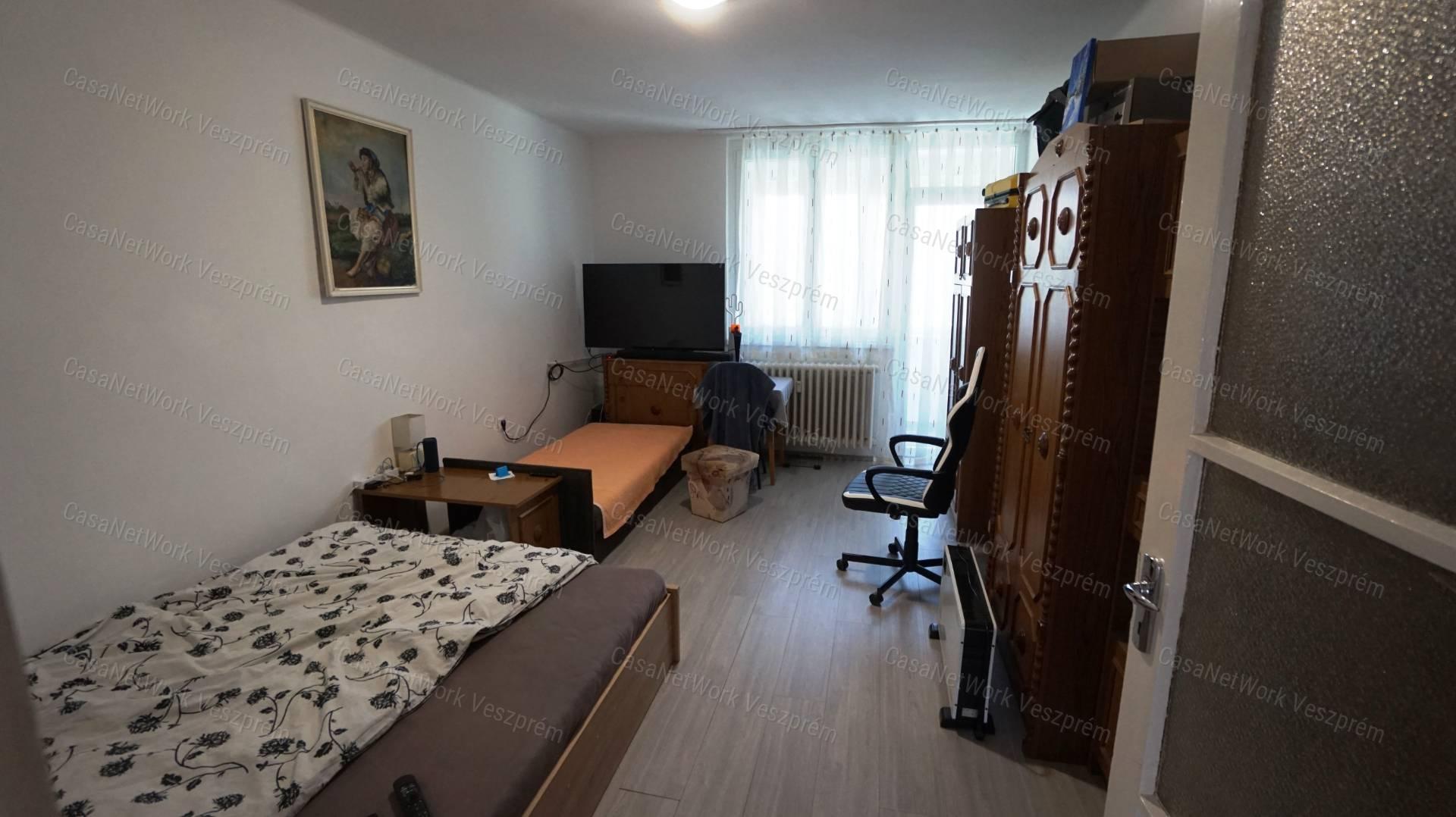Eladó Panellakás Pétfürdőn!