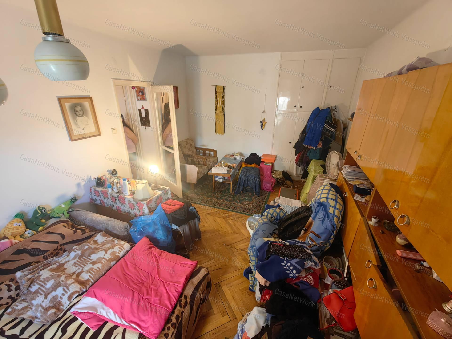 Hajmáskér földszinti panellakás