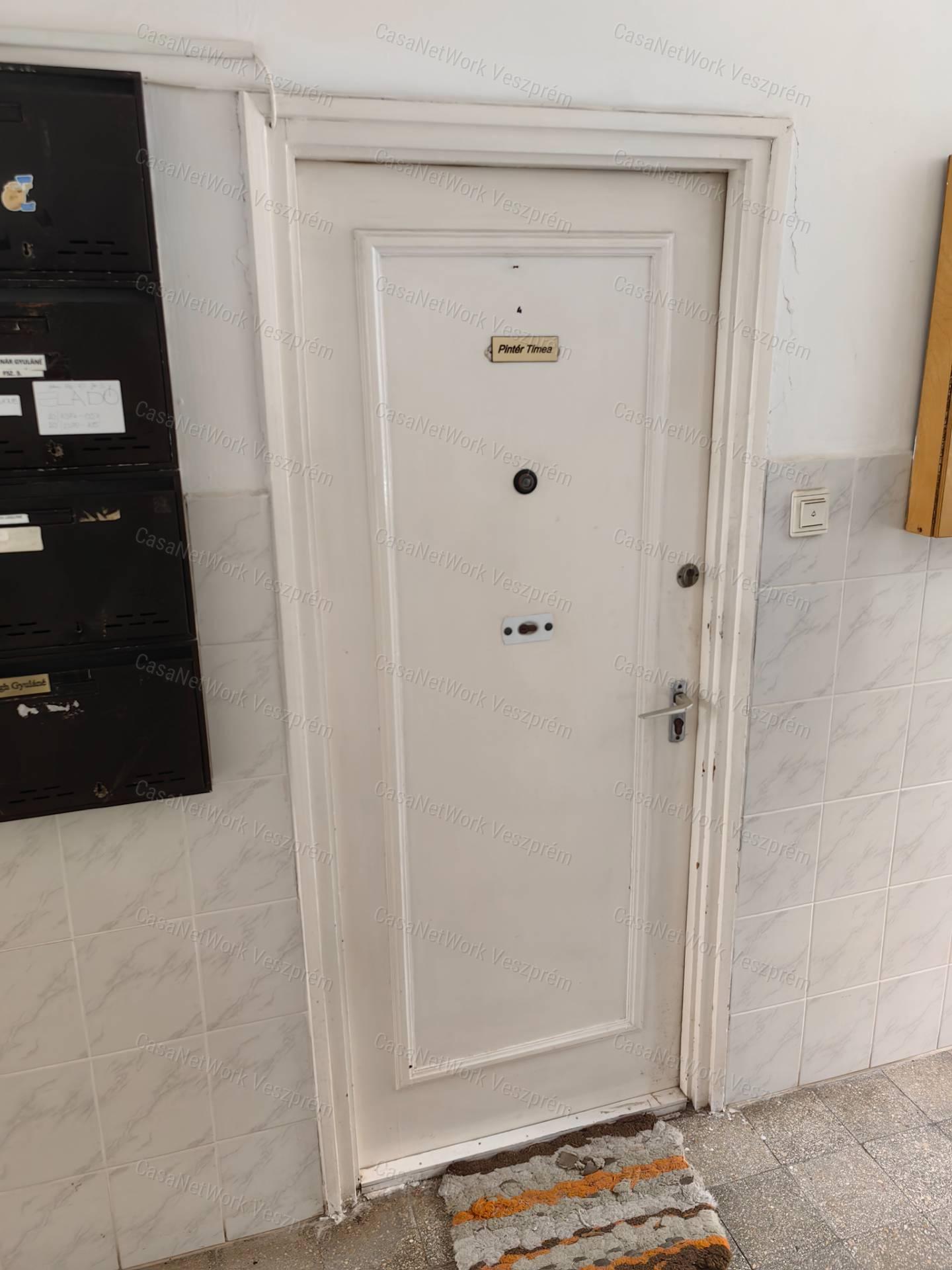 Hajmáskér földszinti panellakás