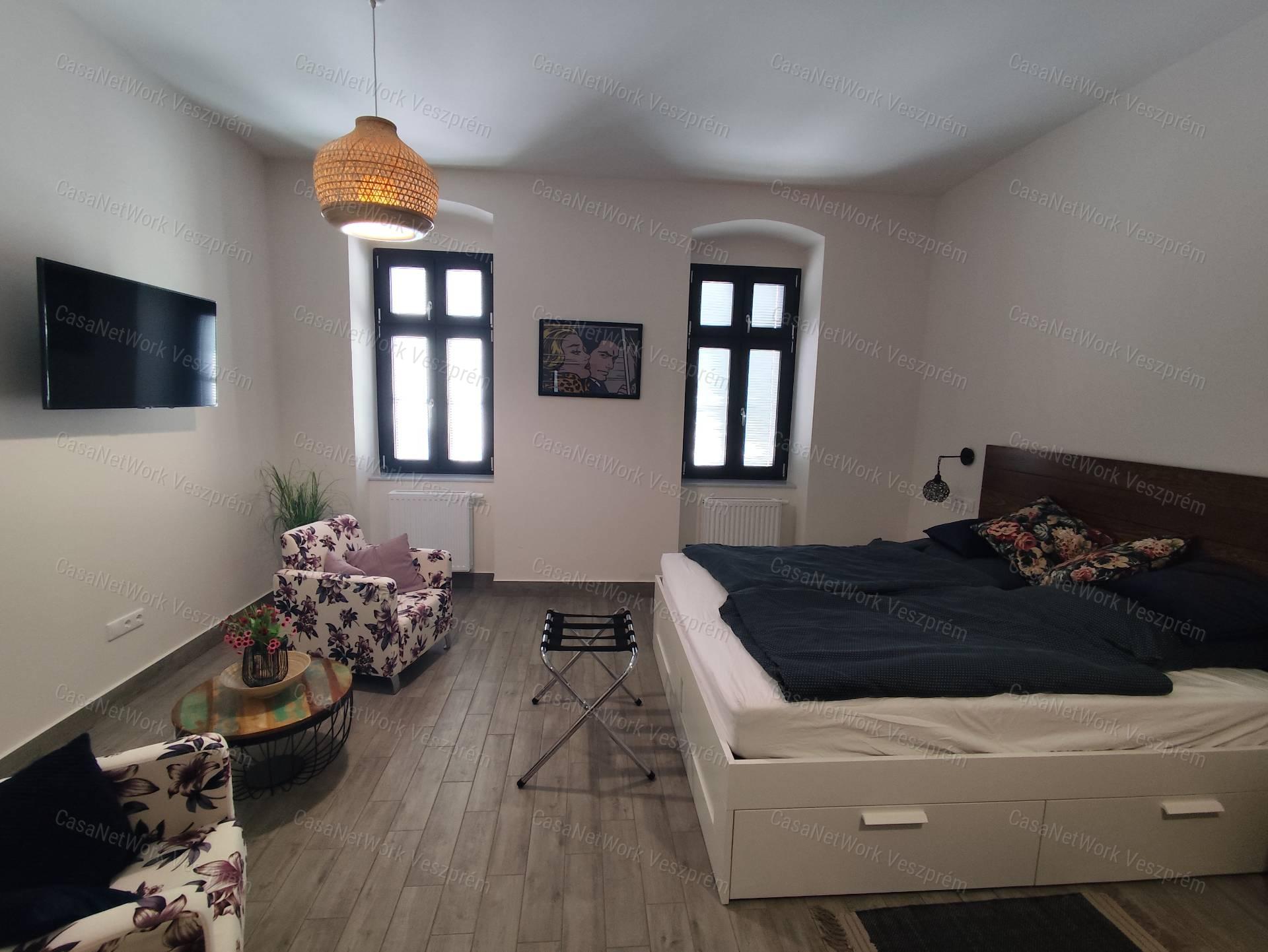 2 hálószobás belvárosi lakás kiadó!