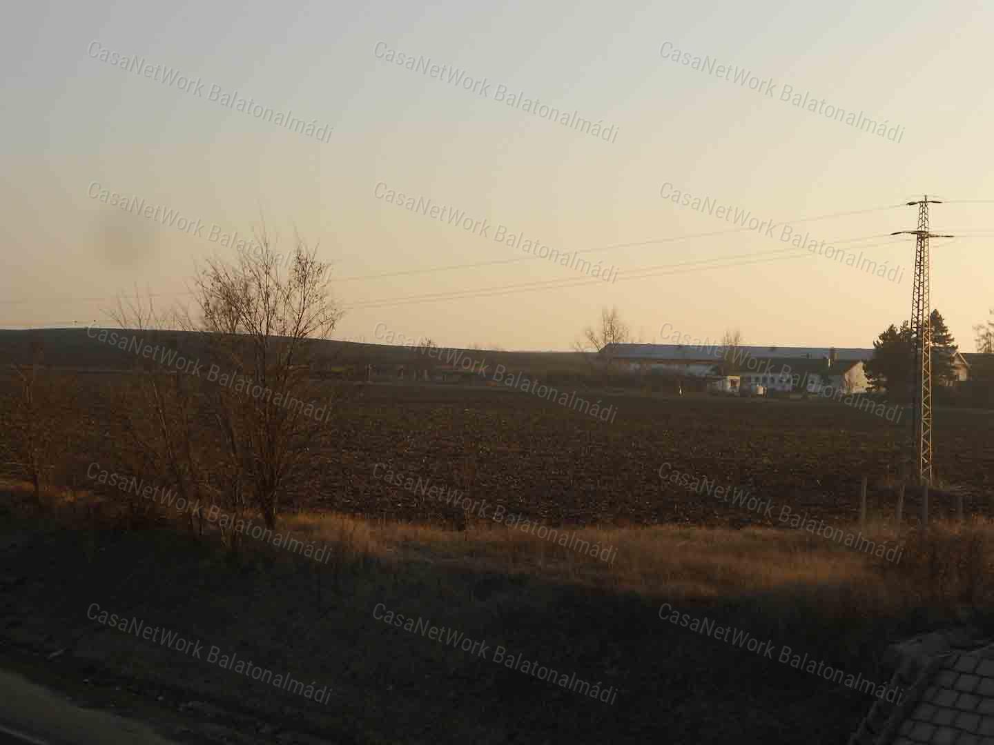 Kitűnően megközelíthető telep - hely!