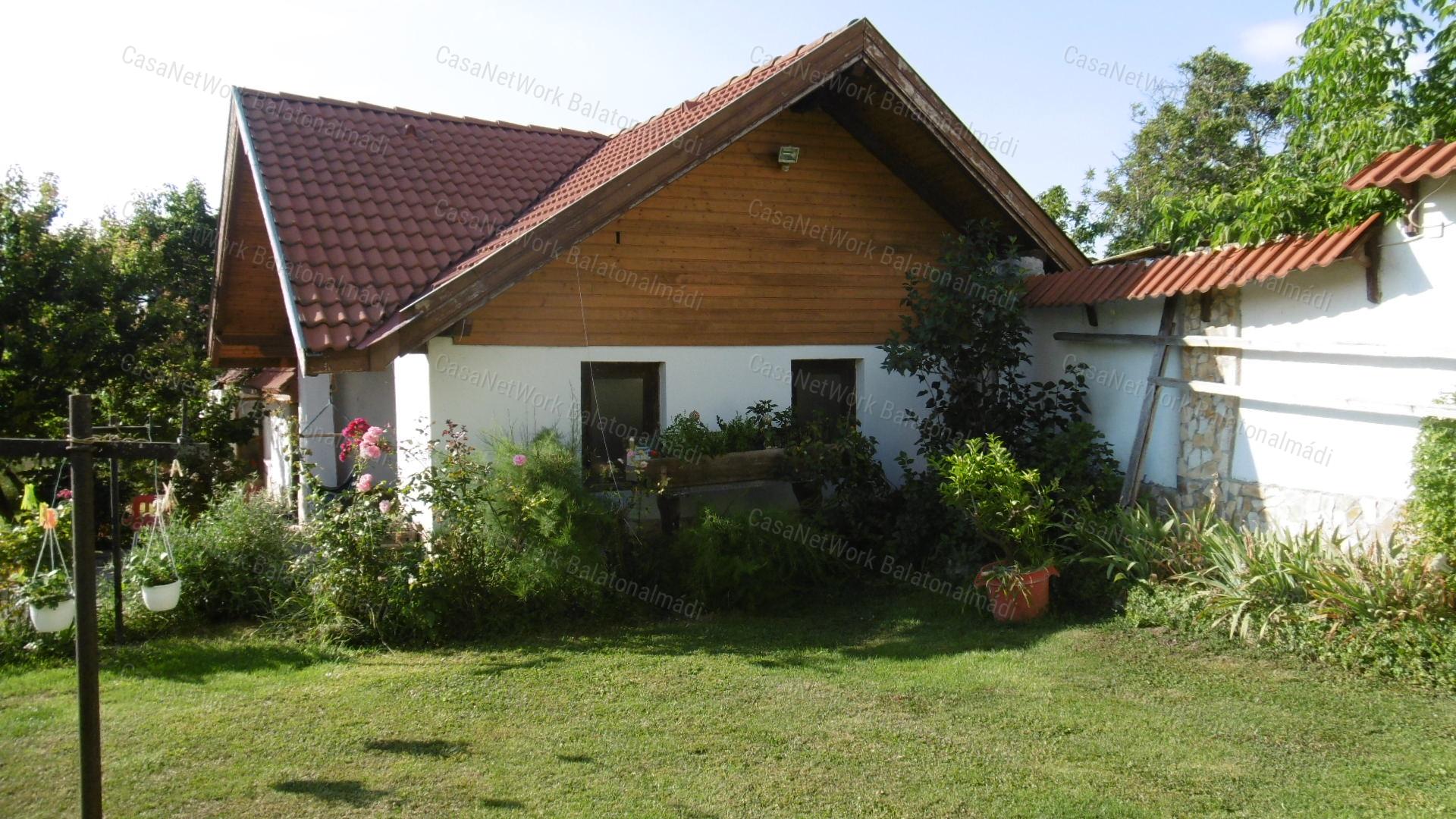 Eladó nem mindennapi családi ház Papkeszin!