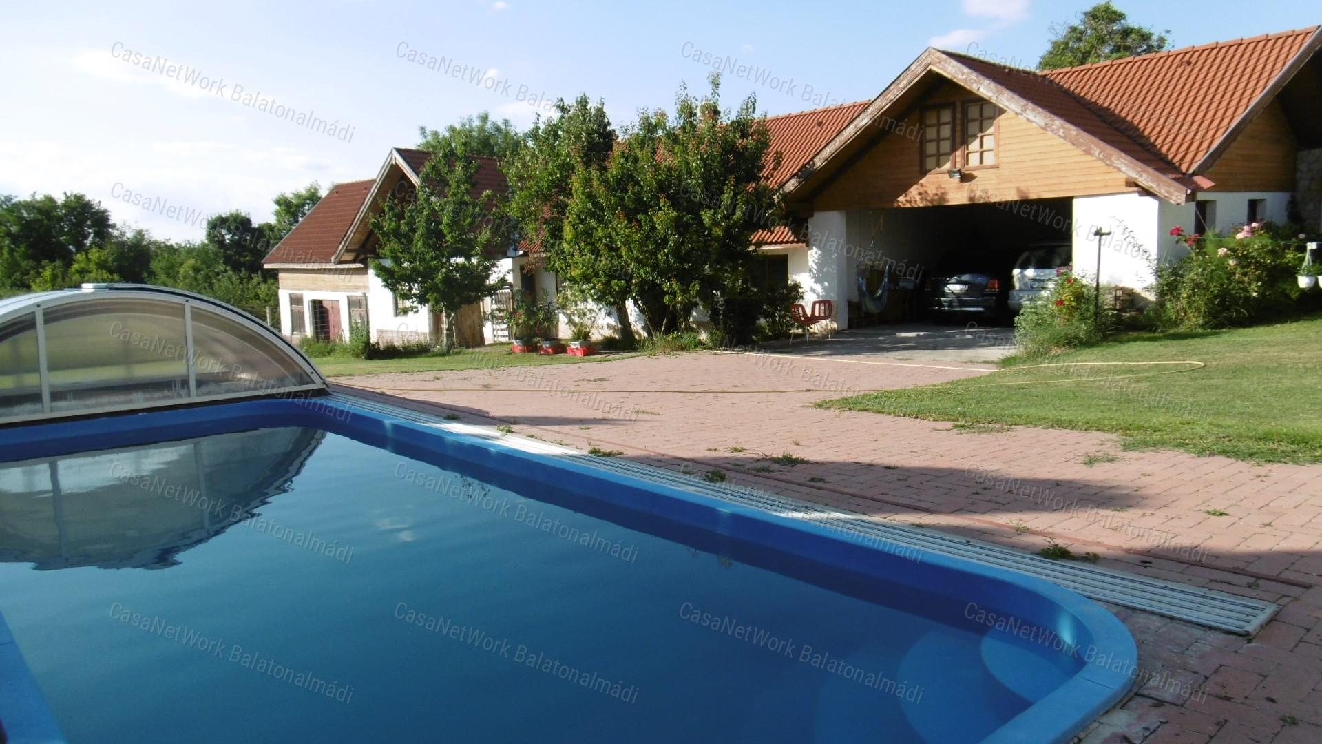 Eladó nem mindennapi családi ház Papkeszin!