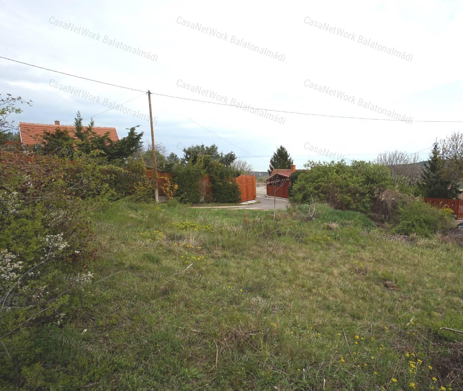 Részpanorámás zártkerti telek eladó Felsőörsön!