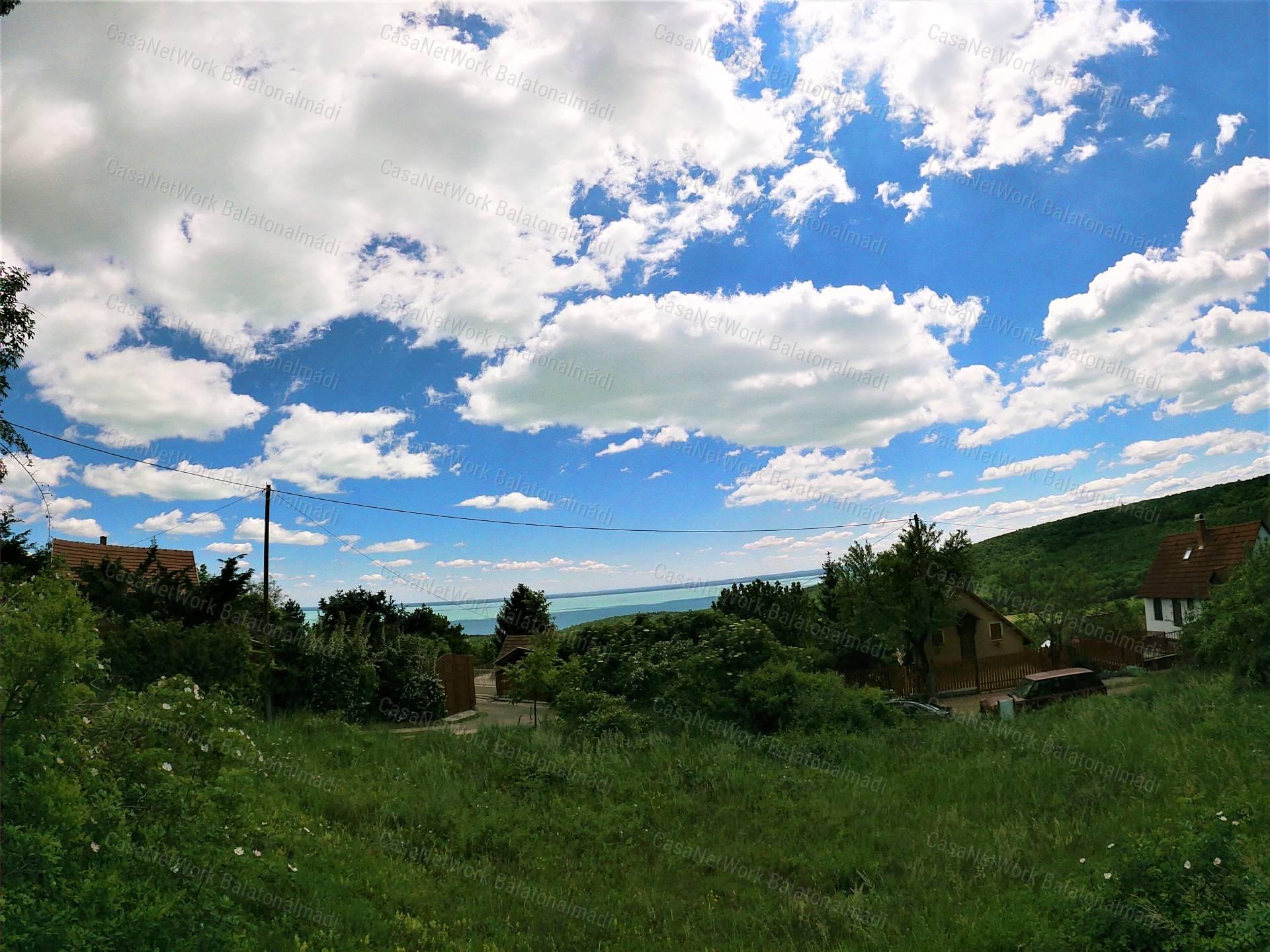 Részpanorámás zártkerti telek eladó Felsőörsön!