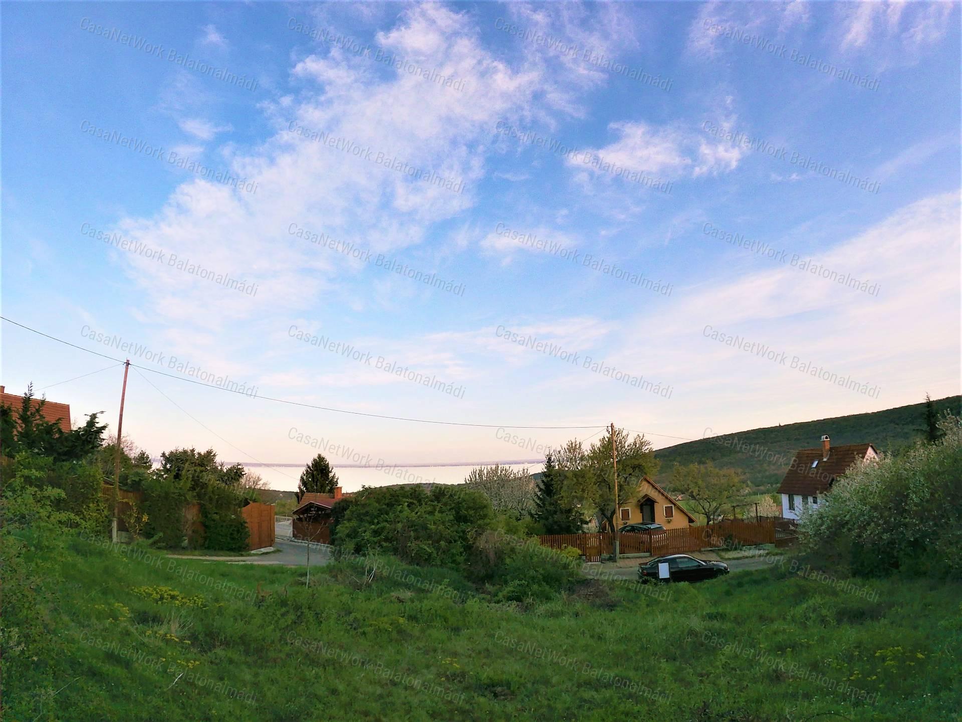 Részpanorámás zártkerti telek eladó Felsőörsön!