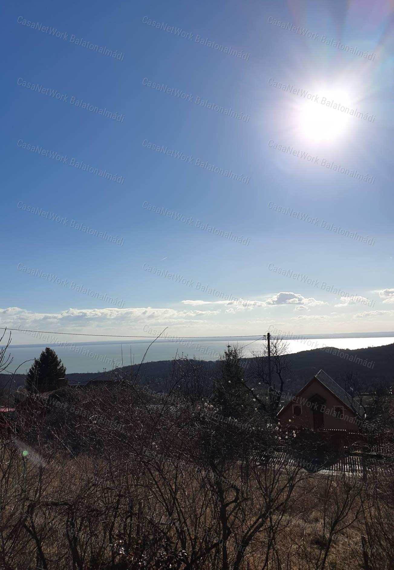 Részpanorámás zártkerti telek eladó Felsőörsön!