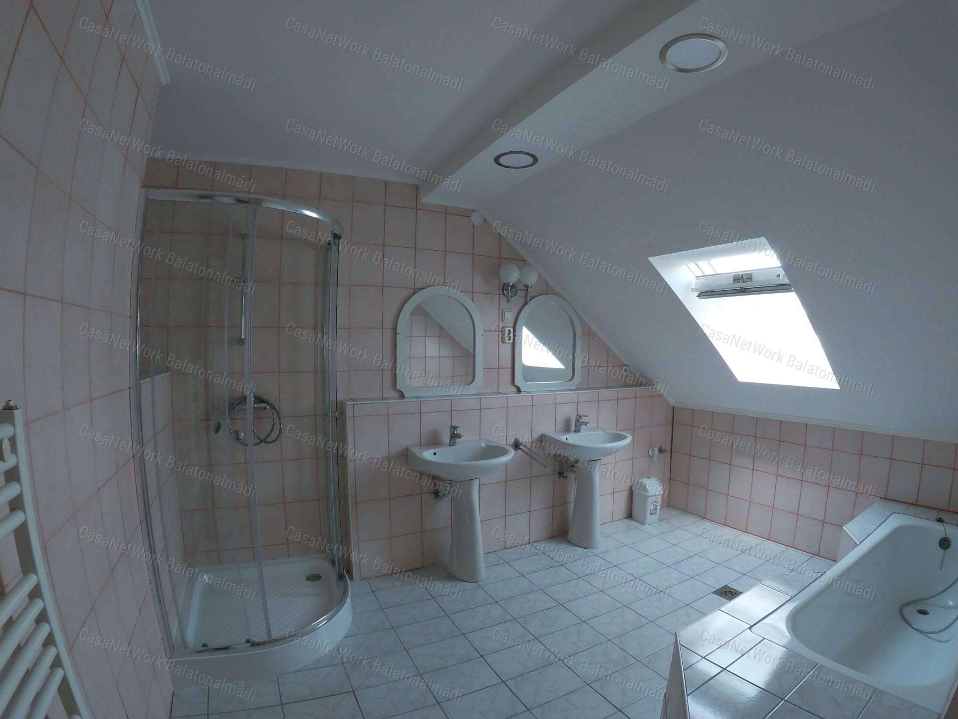 Gyenesdiáson Eladó Apartman-Ház!