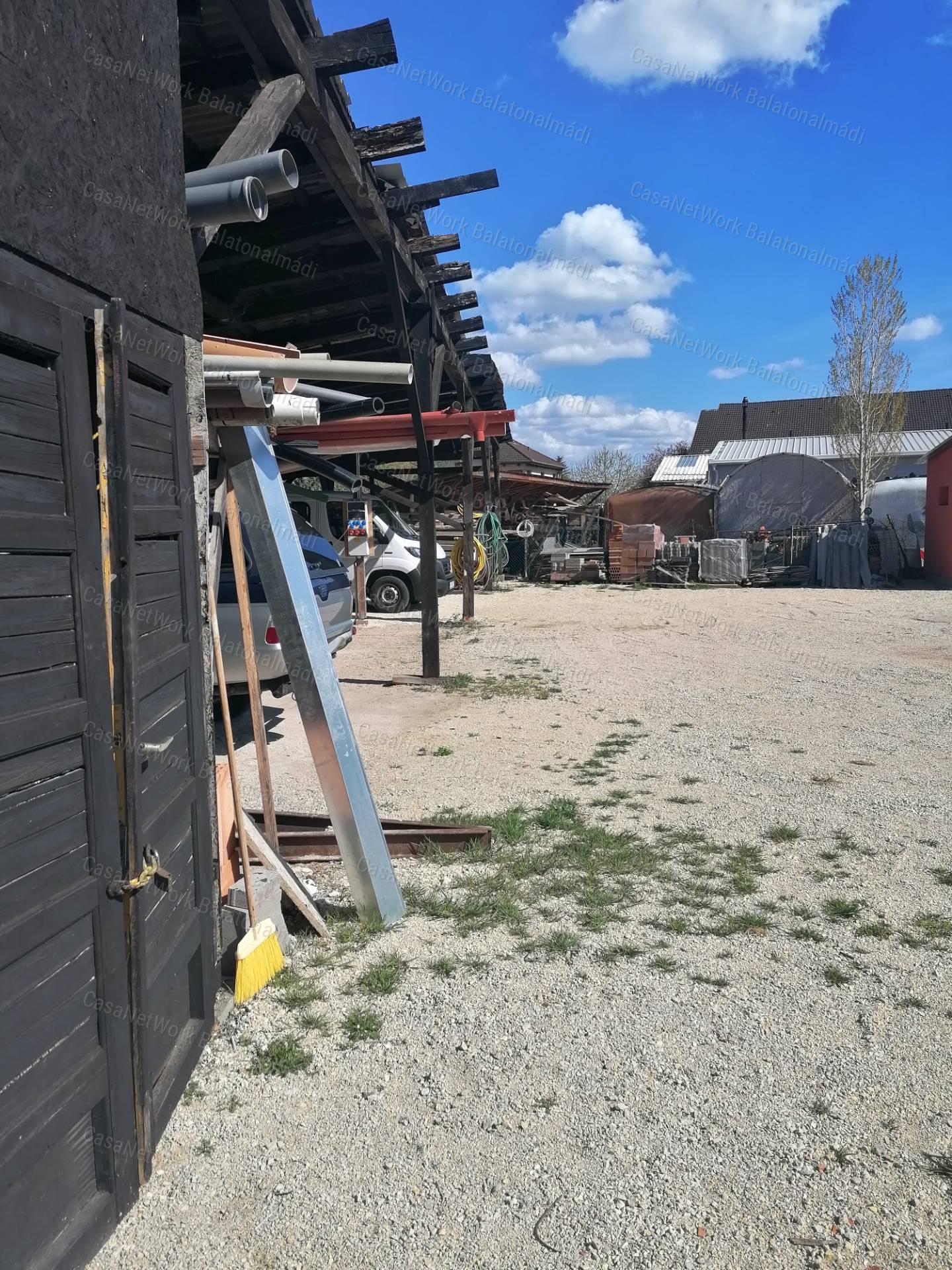 Településközponti telek