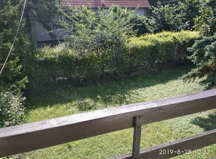 A Balatontól 10 perc sétára iker nyaraló eladó