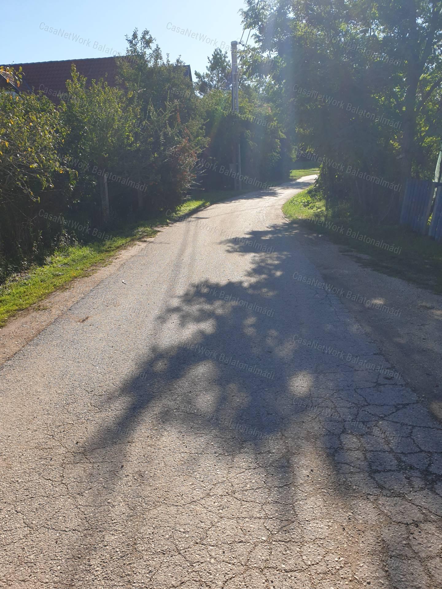 Eladó zöldövezeti építési telek Csajágon!
