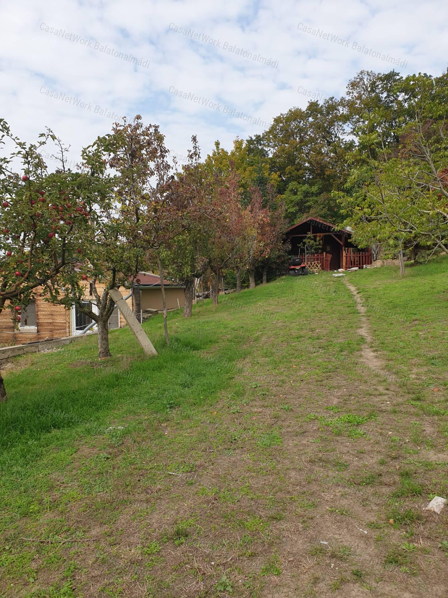 Eladó tájpanorámás gazdasági épület Balatonfüreden!