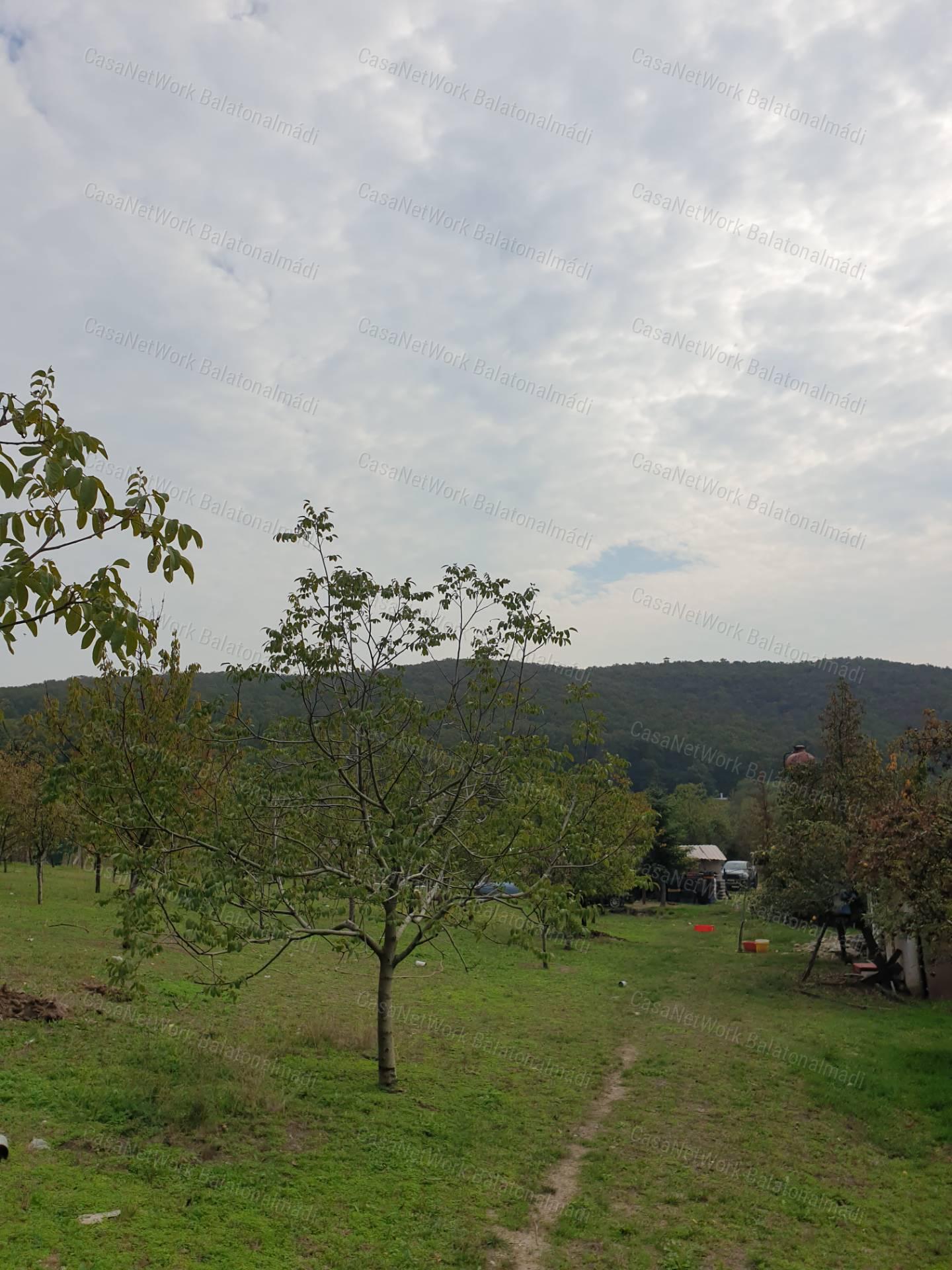 Eladó tájpanorámás gazdasági épület Balatonfüreden!