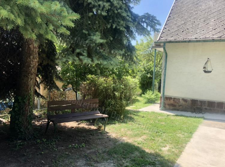 Eladó kivételes adottságú családi ház Balatonfűzfőn!