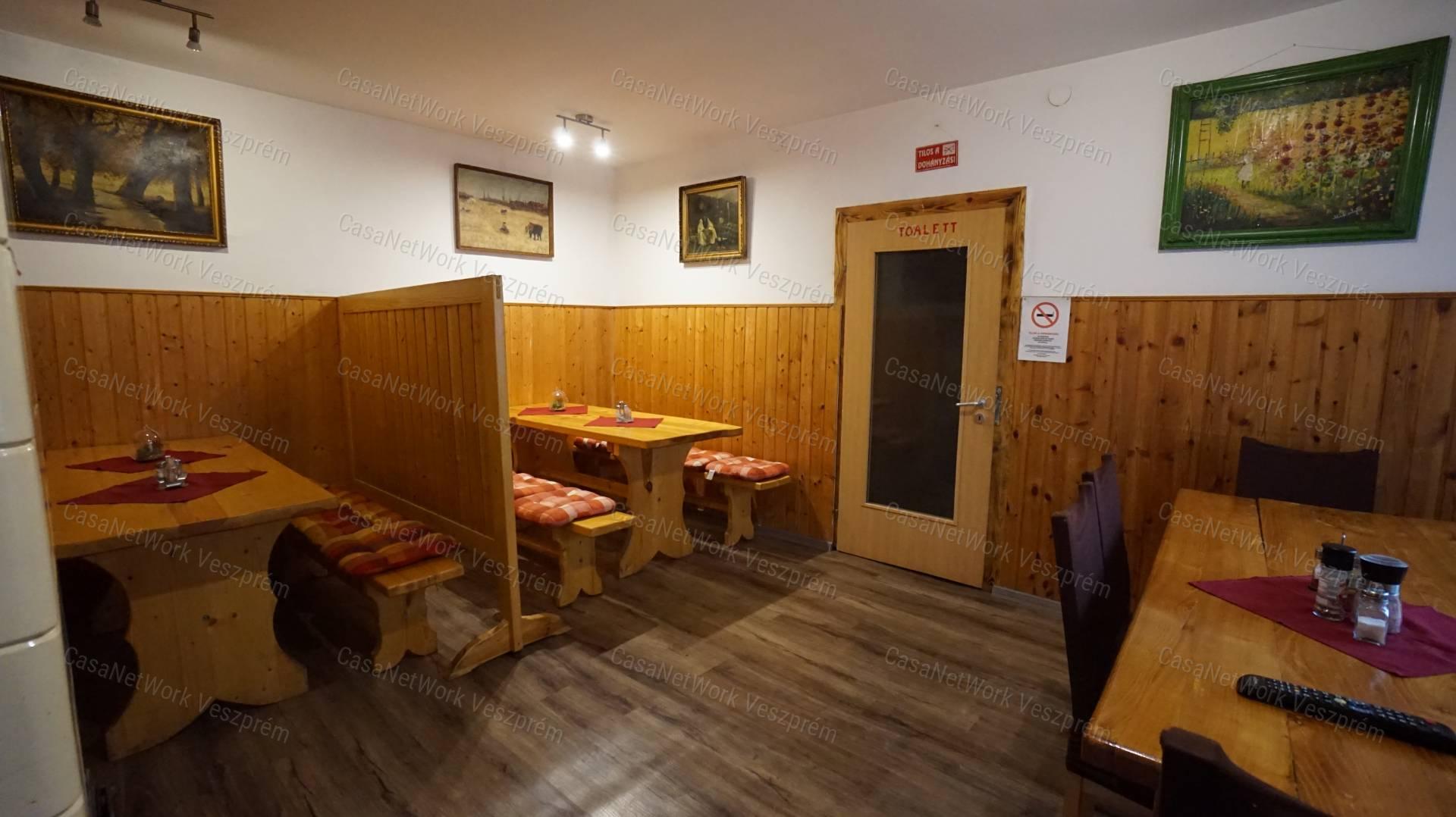 Tihanyban a Belső-tóra panorámás családi ház és vendéglő eladó!
