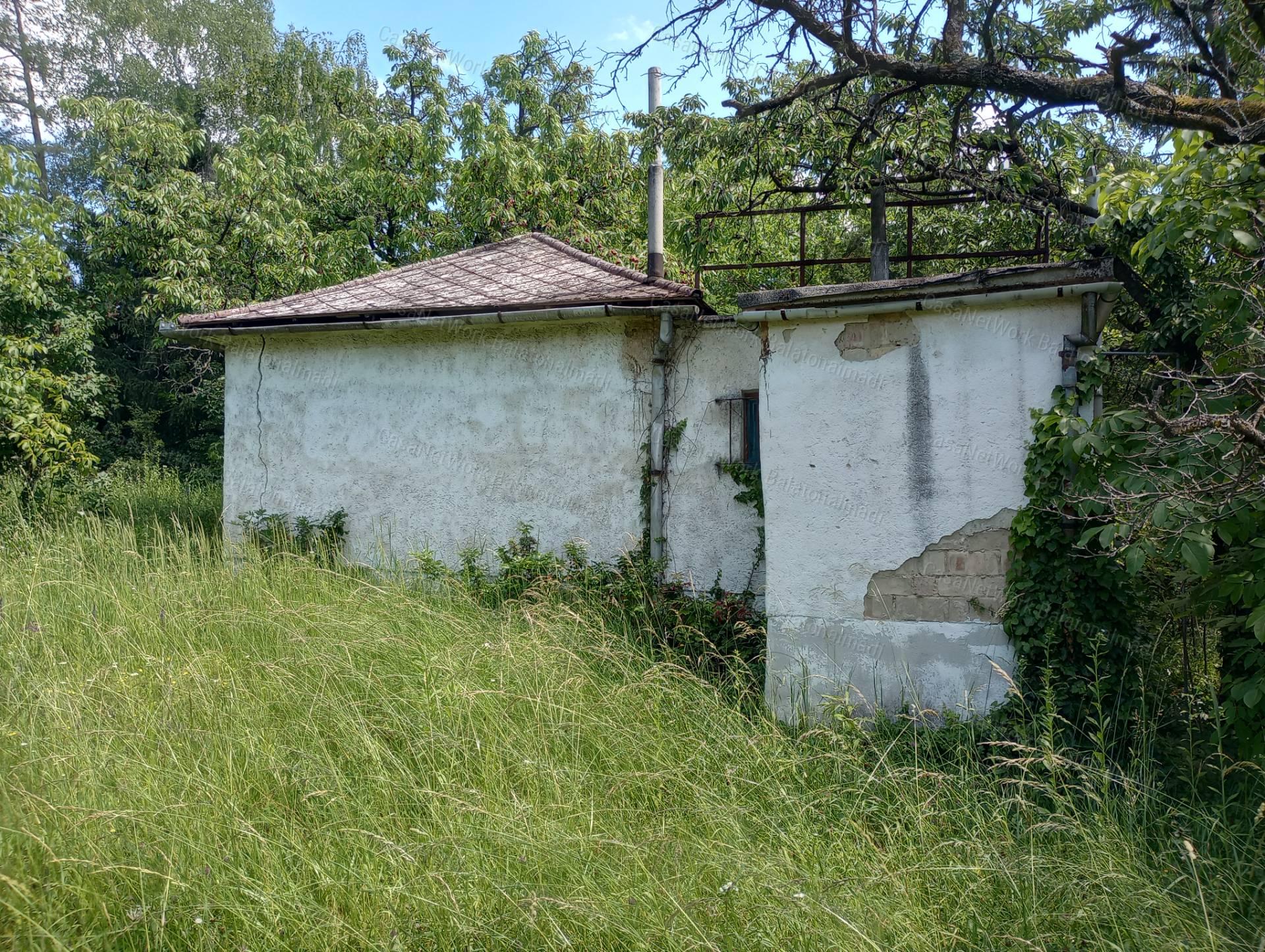 Balatonakarattyai 1446 m2 telek eladó