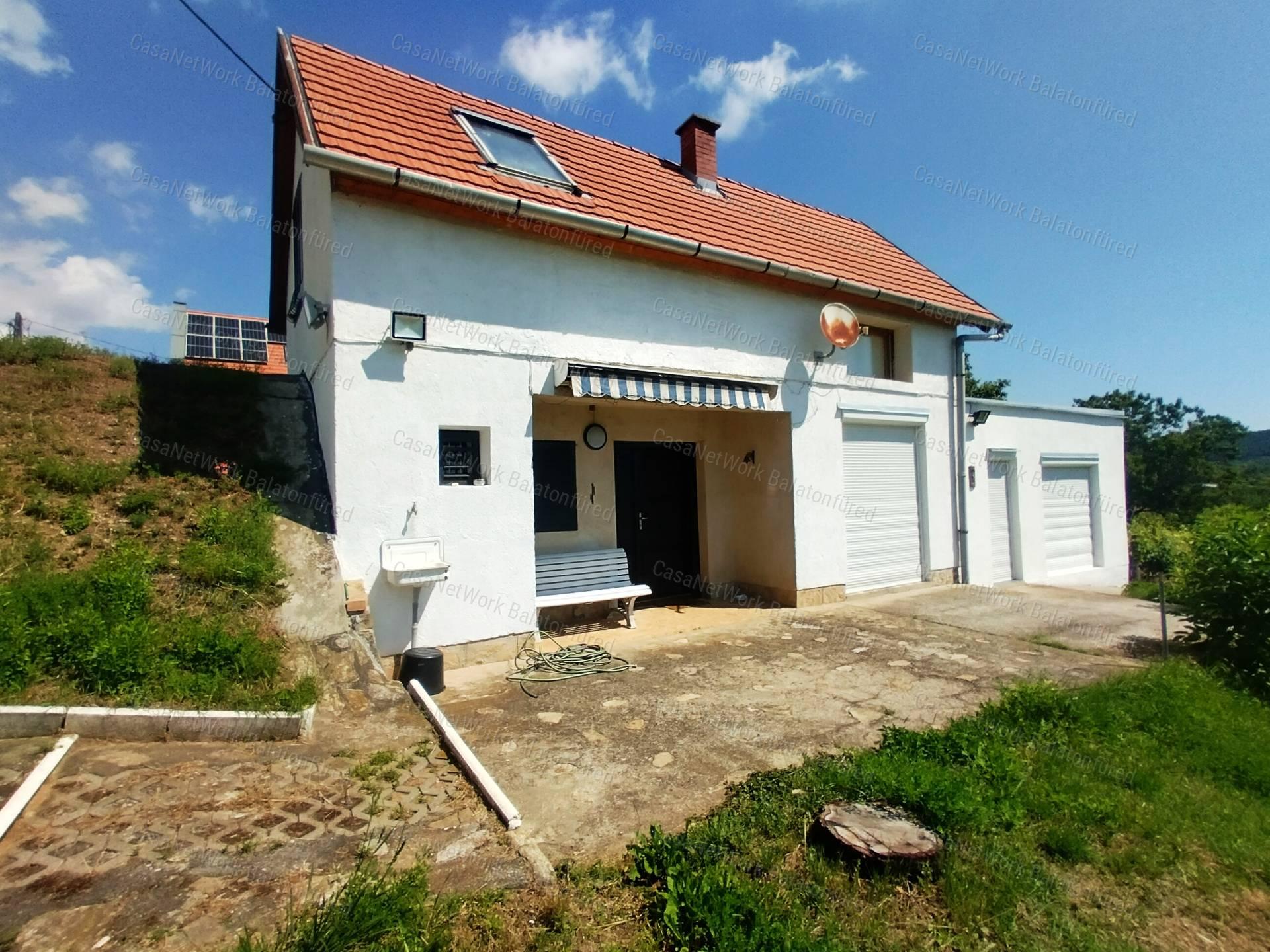 Eladó BALATONI PANORÁMÁS szőlőbirtok FELSŐÖRSÖN két épülettel