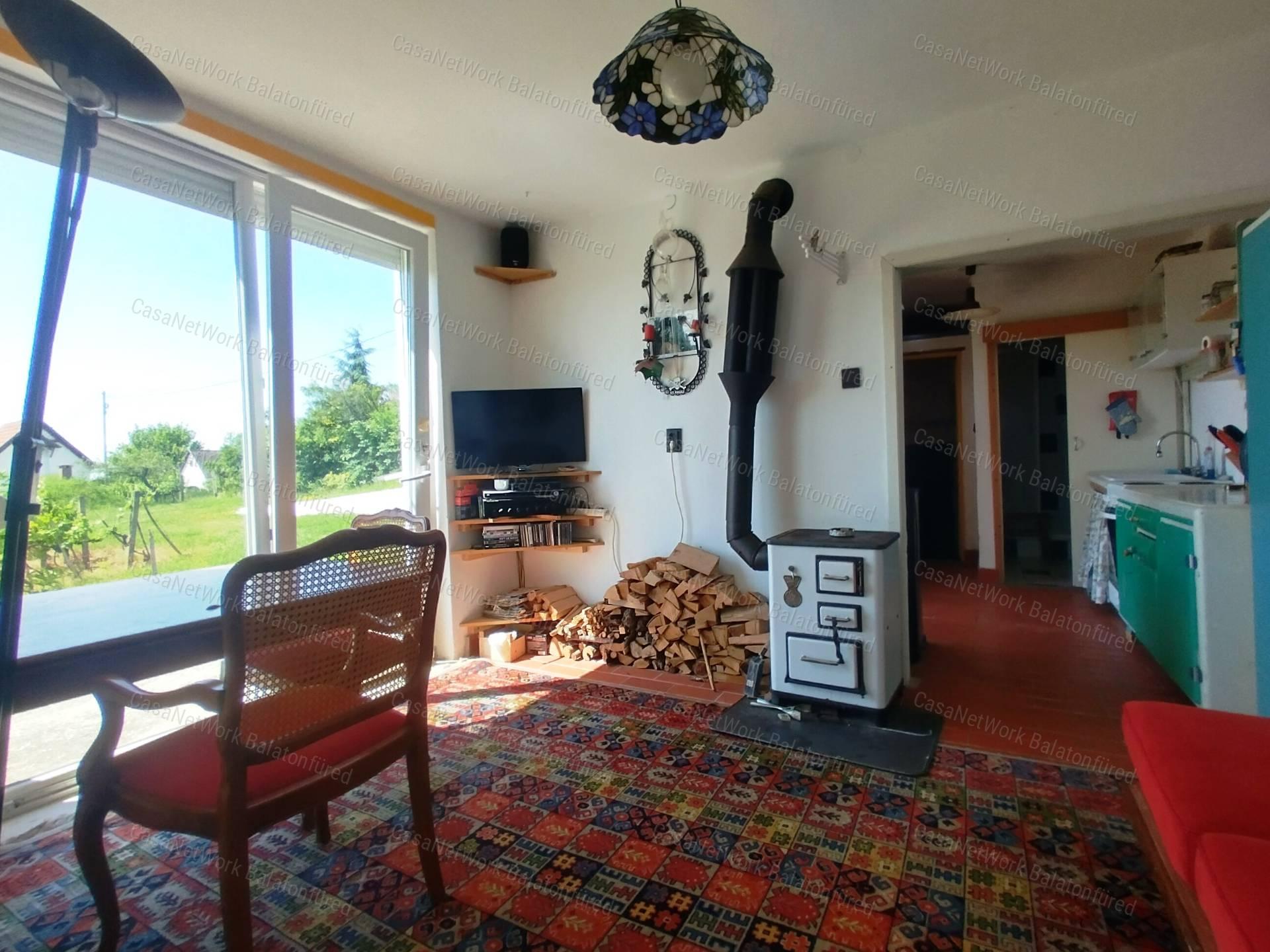 Eladó BALATONI PANORÁMÁS szőlőbirtok FELSŐÖRSÖN két épülettel